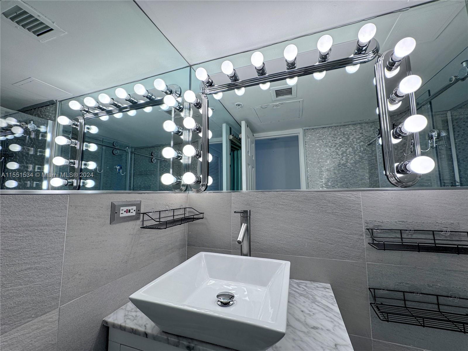 1500 Bay Rd 920S, Miami Beach, Florida 33139, 1 Bedroom Bedrooms, ,1 BathroomBathrooms,Residentiallease,For Rent,1500 Bay Rd 920S,A11551534