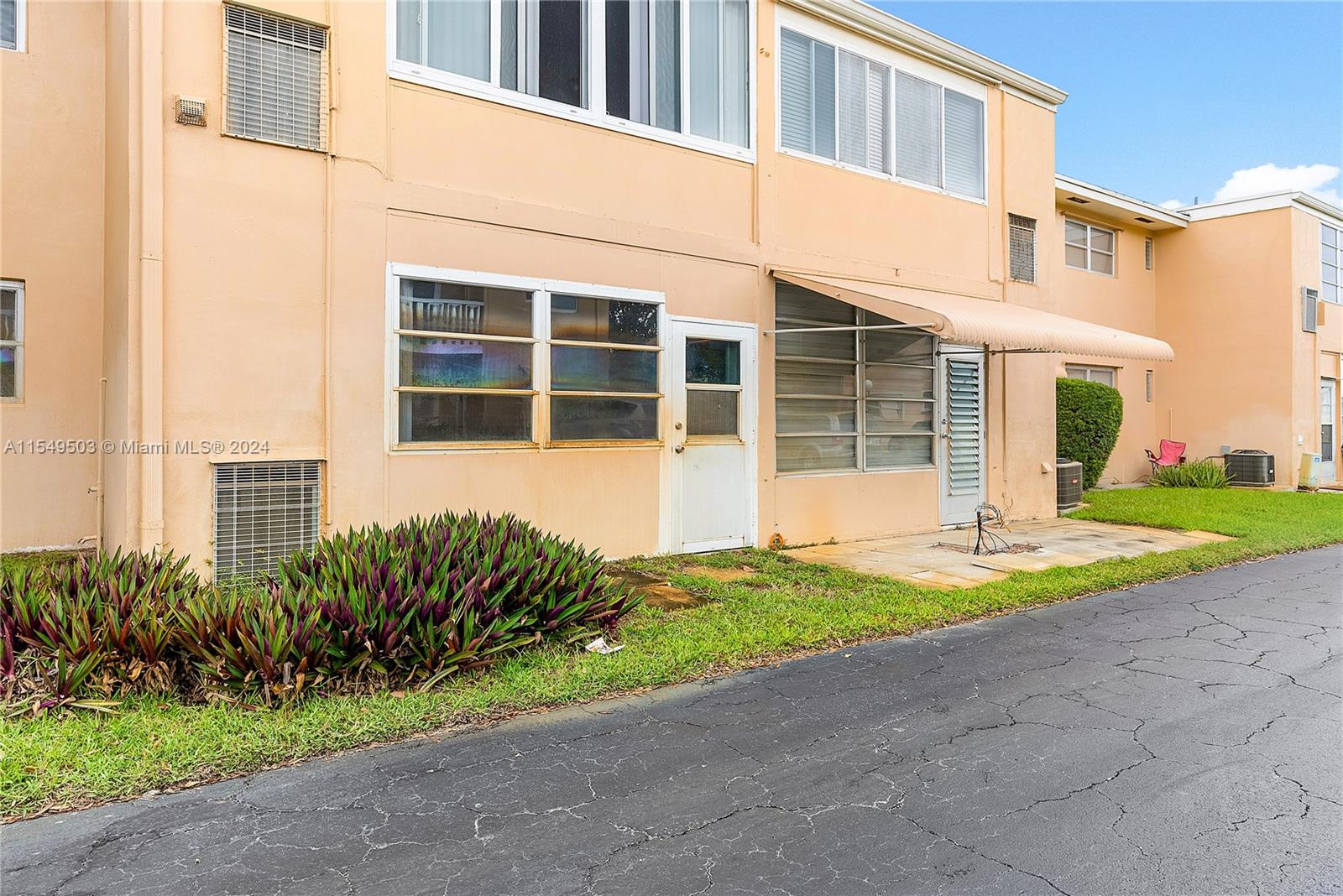 2191 1st Court, Boynton Beach, FL, 33435 United States, 1 Bedroom Bedrooms, ,1 BathroomBathrooms,Residential,For Sale,1st Court,A11549503