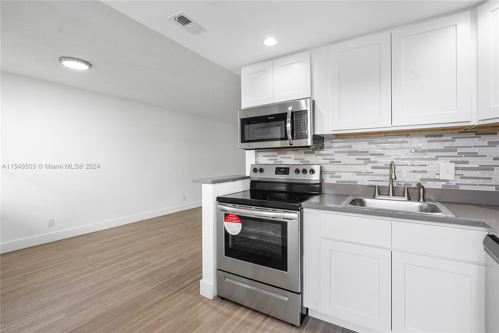 2191 1st Court, Boynton Beach, FL, 33435 United States, 1 Bedroom Bedrooms, ,1 BathroomBathrooms,Residential,For Sale,1st Court,A11549503