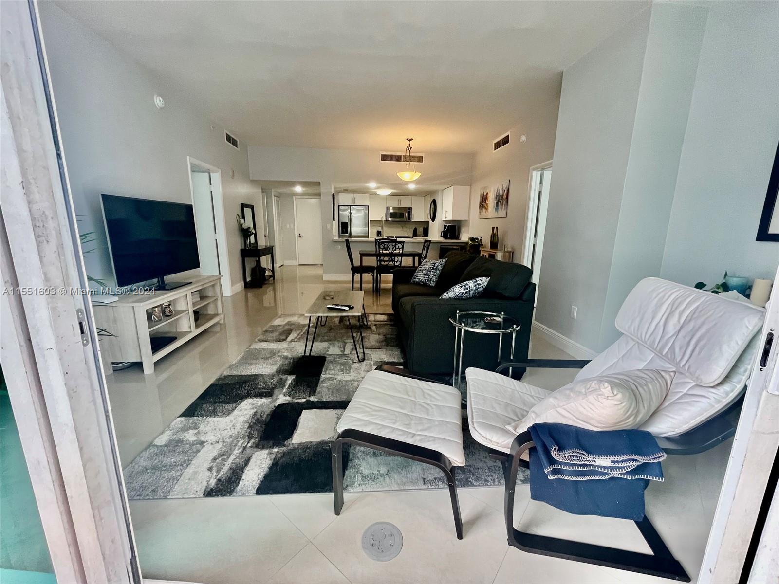 1800 N Bayshore Dr 814, Miami, Florida 33132, 2 Bedrooms Bedrooms, ,2 BathroomsBathrooms,Residentiallease,For Rent,1800 N Bayshore Dr 814,A11551603