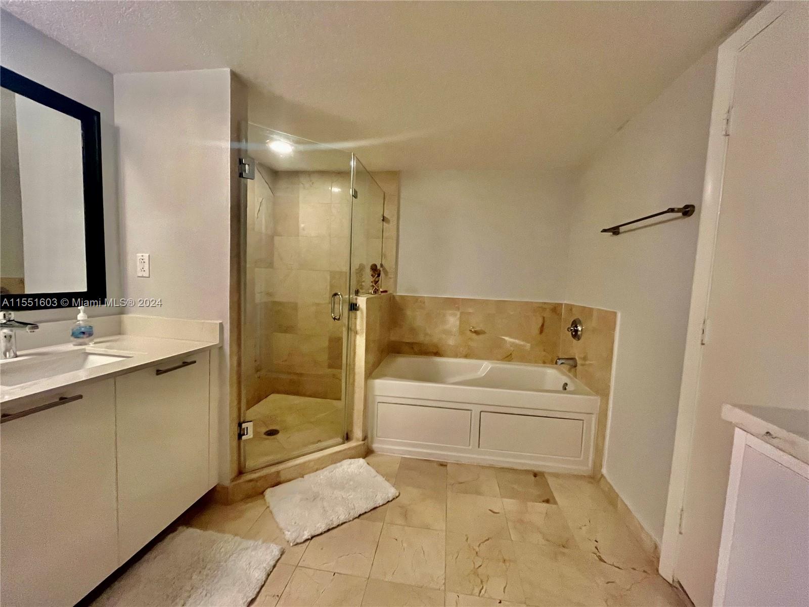1800 N Bayshore Dr 814, Miami, Florida 33132, 2 Bedrooms Bedrooms, ,2 BathroomsBathrooms,Residentiallease,For Rent,1800 N Bayshore Dr 814,A11551603