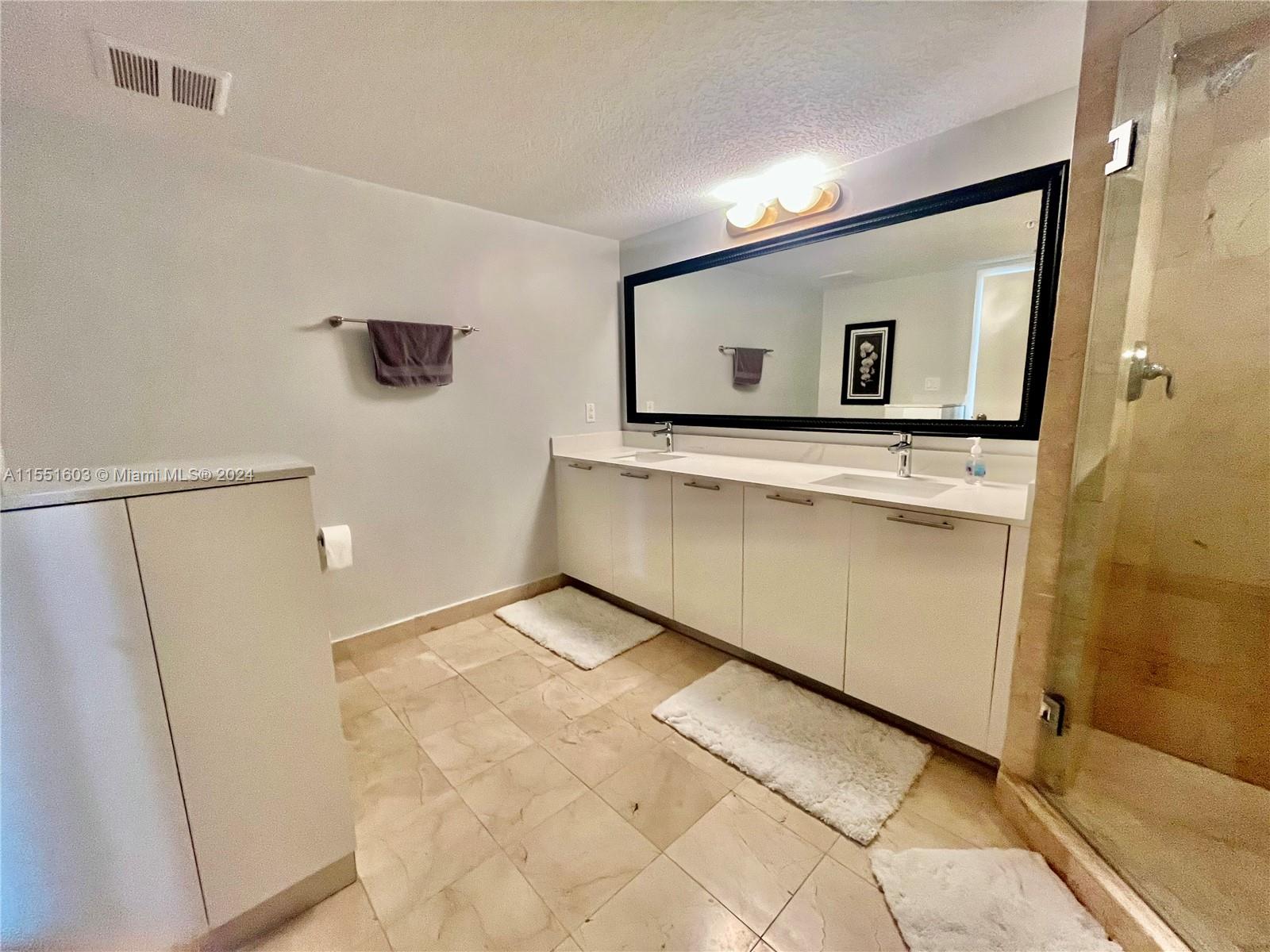 1800 N Bayshore Dr 814, Miami, Florida 33132, 2 Bedrooms Bedrooms, ,2 BathroomsBathrooms,Residentiallease,For Rent,1800 N Bayshore Dr 814,A11551603