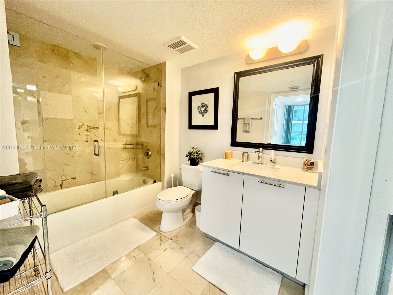 1800 N Bayshore Dr 814, Miami, Florida 33132, 2 Bedrooms Bedrooms, ,2 BathroomsBathrooms,Residentiallease,For Rent,1800 N Bayshore Dr 814,A11551603