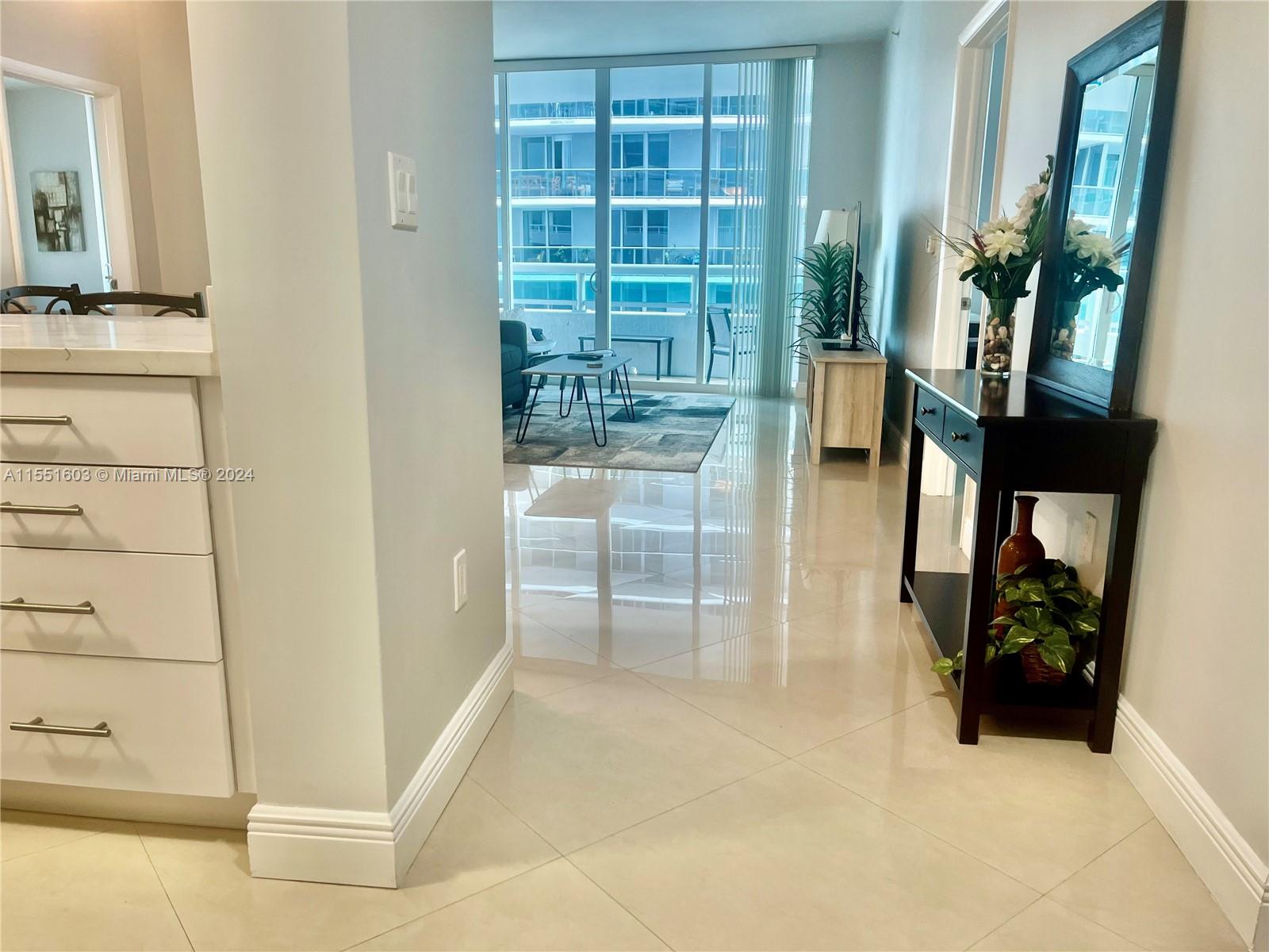 1800 N Bayshore Dr 814, Miami, Florida 33132, 2 Bedrooms Bedrooms, ,2 BathroomsBathrooms,Residentiallease,For Rent,1800 N Bayshore Dr 814,A11551603