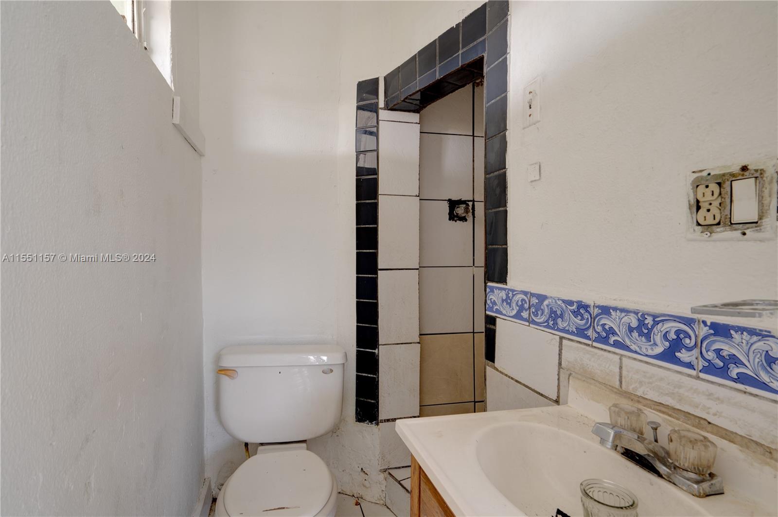 2420 34th St, Miami, FL, 33142 United States, 4 Bedrooms Bedrooms, ,4 BathroomsBathrooms,Residential,For Sale,34th St,A11551157