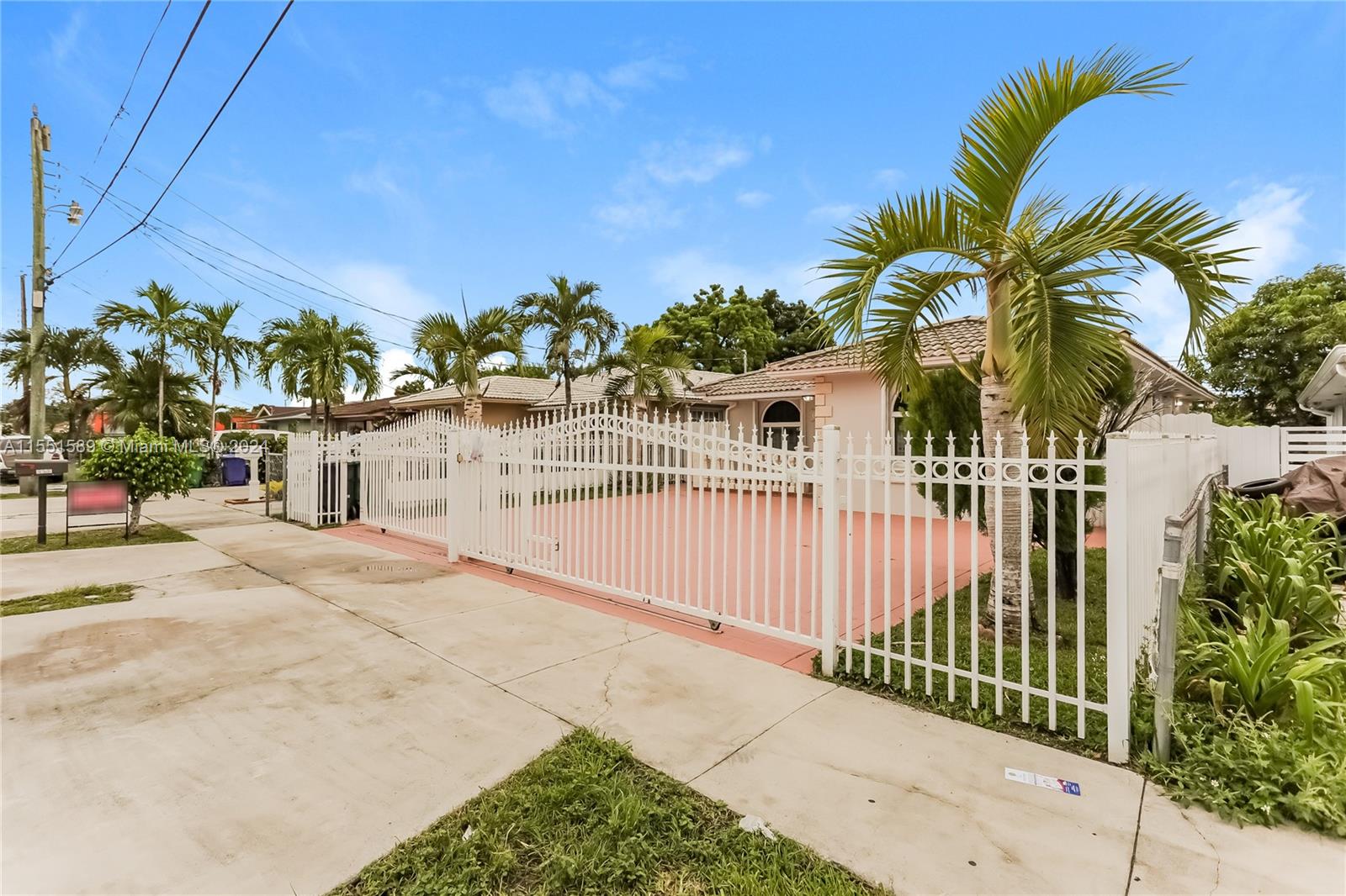 6746 15th St, Miami, FL, 33144 United States, 3 Bedrooms Bedrooms, ,2 BathroomsBathrooms,Residential,For Sale,15th St,A11551589