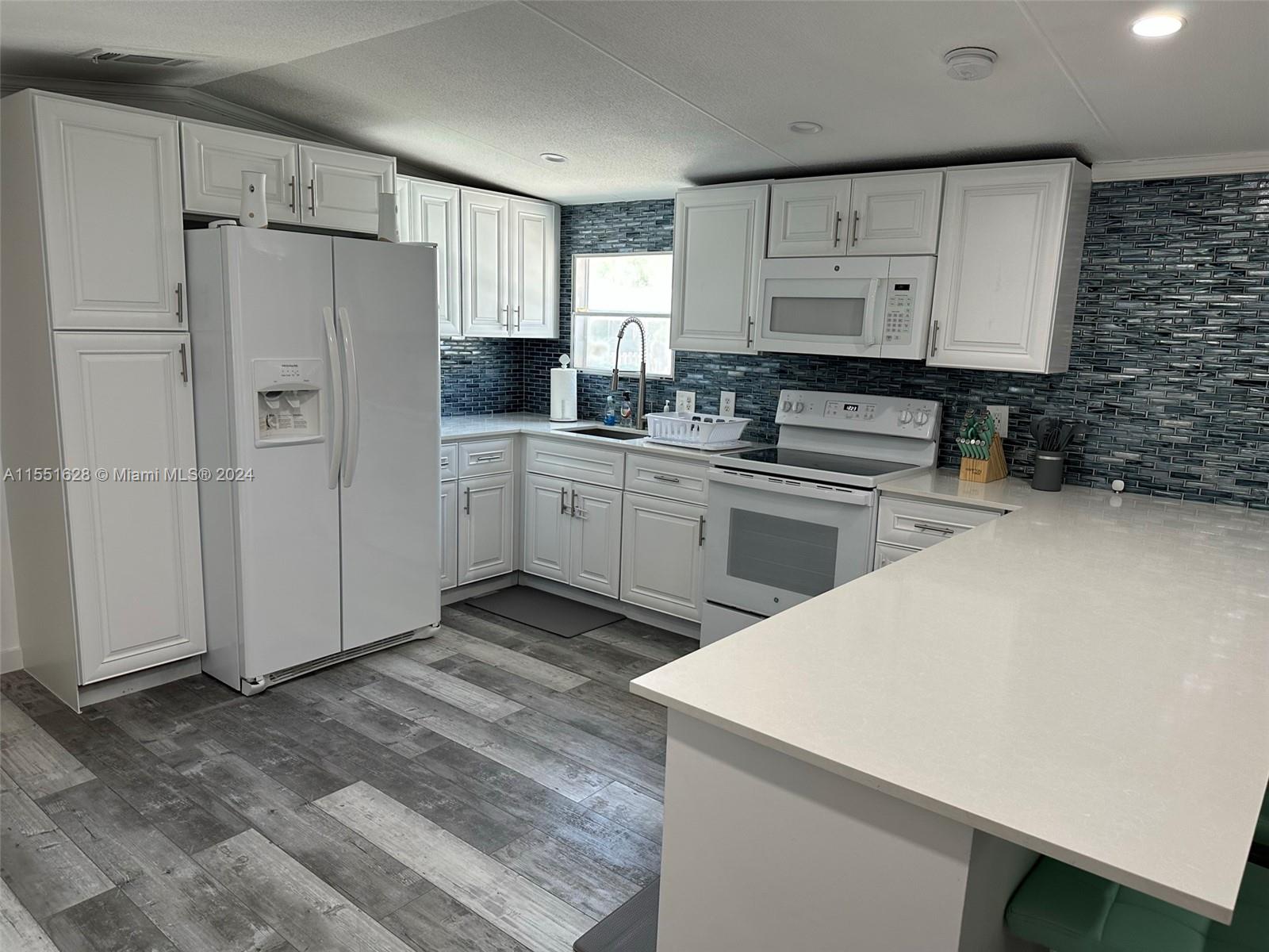 305 Lee Ave, Key Largo, FL, 33037 United States, 2 Bedrooms Bedrooms, ,2 BathroomsBathrooms,Residential,For Sale,Lee Ave,A11551628