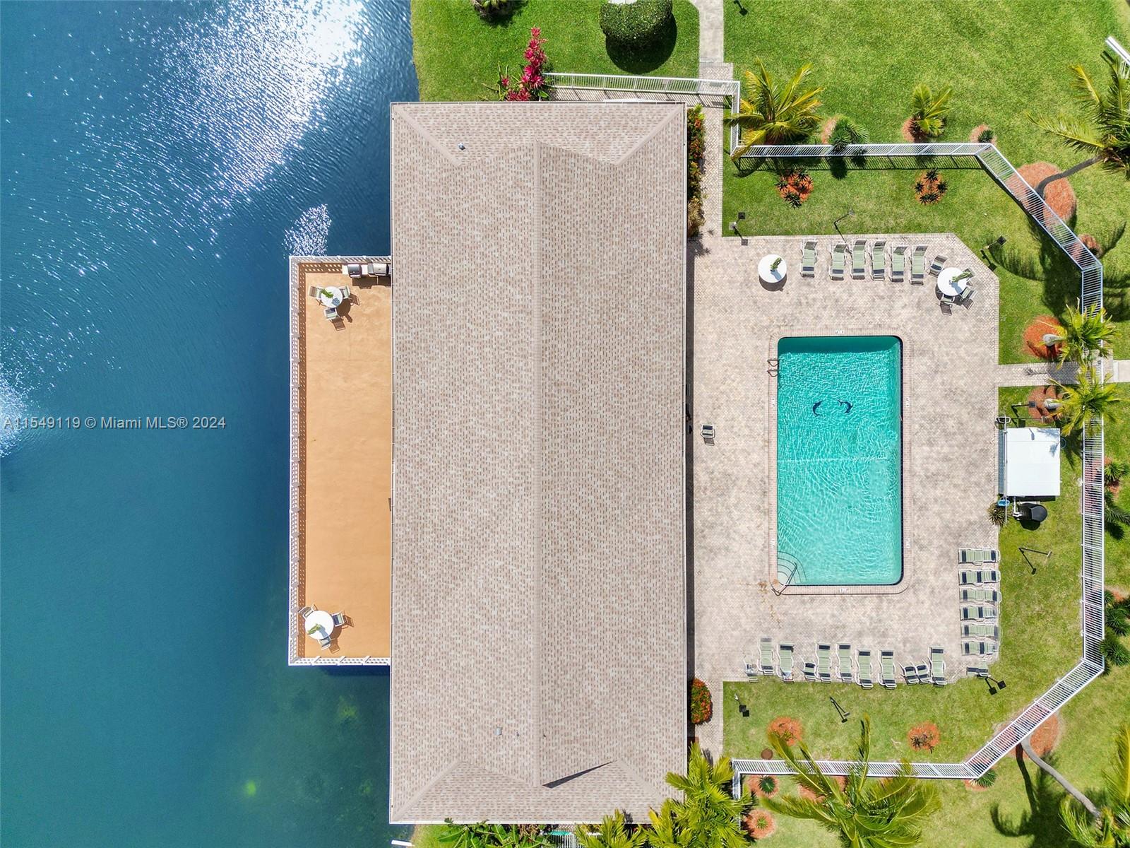 Pool & clubhouse
