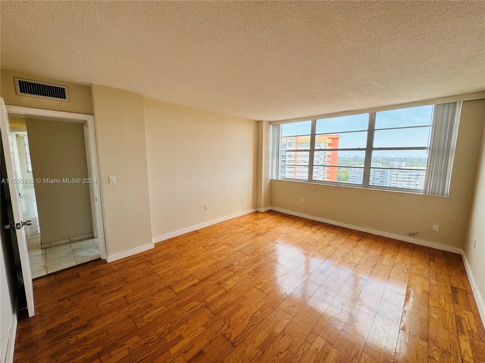1301 NE Miami Gardens Dr 1515W, Miami, FL 33179, 2 Bedrooms Bedrooms, ,2 BathroomsBathrooms,Residential,For Sale,Miami Gardens Dr,A11550932