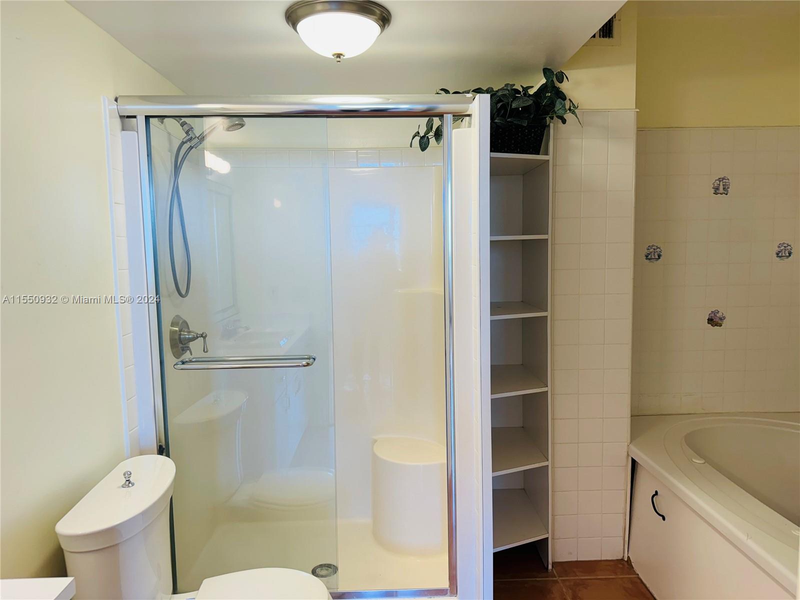 1301 NE Miami Gardens Dr 1515W, Miami, FL 33179, 2 Bedrooms Bedrooms, ,2 BathroomsBathrooms,Residential,For Sale,Miami Gardens Dr,A11550932
