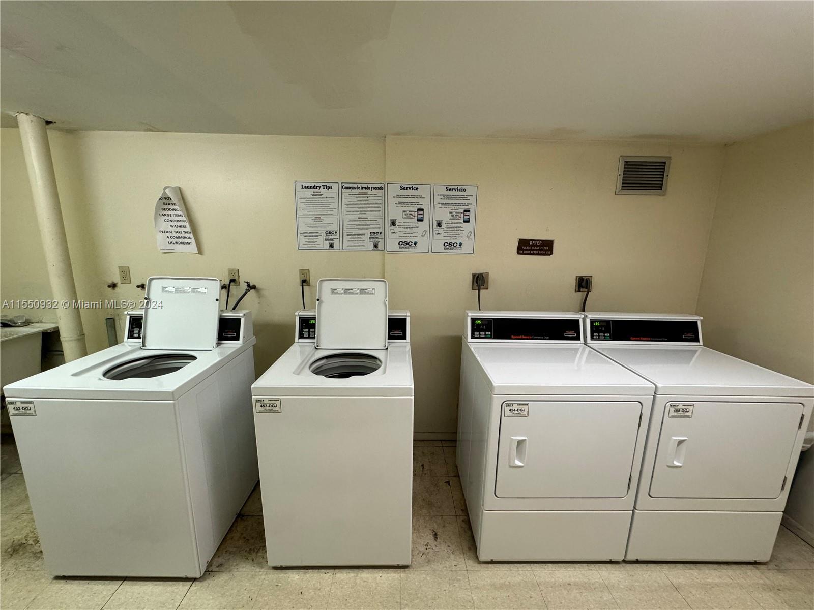 1301 NE Miami Gardens Dr 1515W, Miami, FL 33179, 2 Bedrooms Bedrooms, ,2 BathroomsBathrooms,Residential,For Sale,Miami Gardens Dr,A11550932