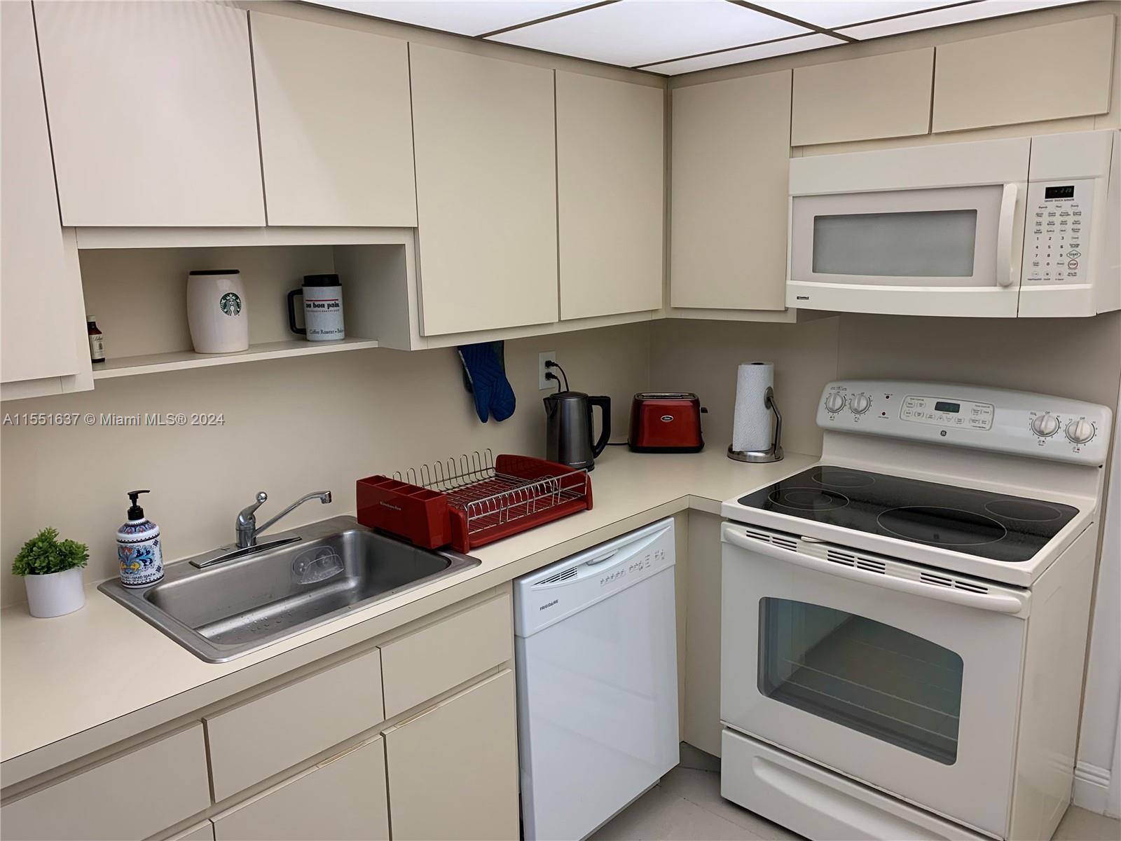 9500 Bay Harbor Dr, Bay Harbor Islands, FL, 33154 United States, 1 Bedroom Bedrooms, ,1 BathroomBathrooms,Residential,For Sale,Bay Harbor Dr,A11551637