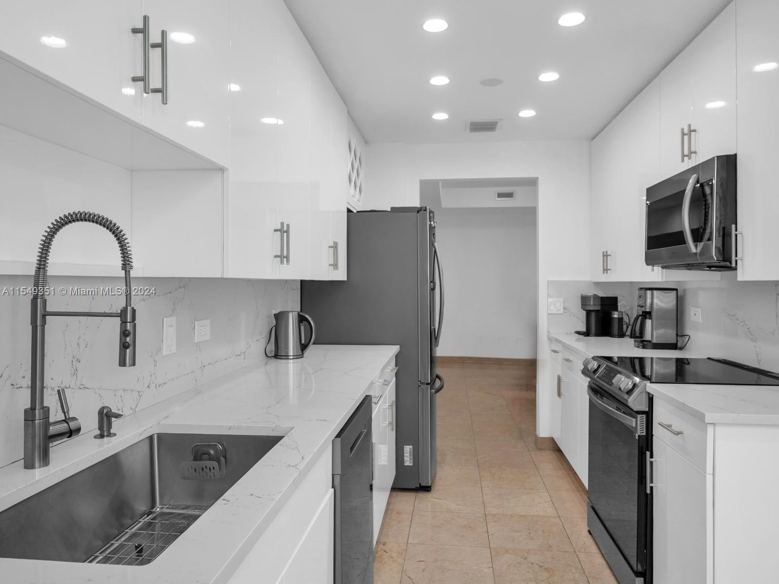 801 Brickell Key Blvd, Miami, FL, 33131 United States, 2 Bedrooms Bedrooms, ,2 BathroomsBathrooms,Residential,For Sale,Brickell Key Blvd,A11549351