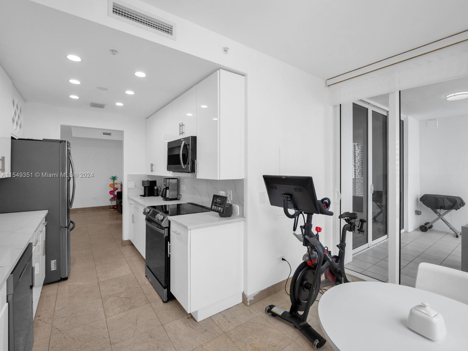 801 Brickell Key Blvd, Miami, FL, 33131 United States, 2 Bedrooms Bedrooms, ,2 BathroomsBathrooms,Residential,For Sale,Brickell Key Blvd,A11549351