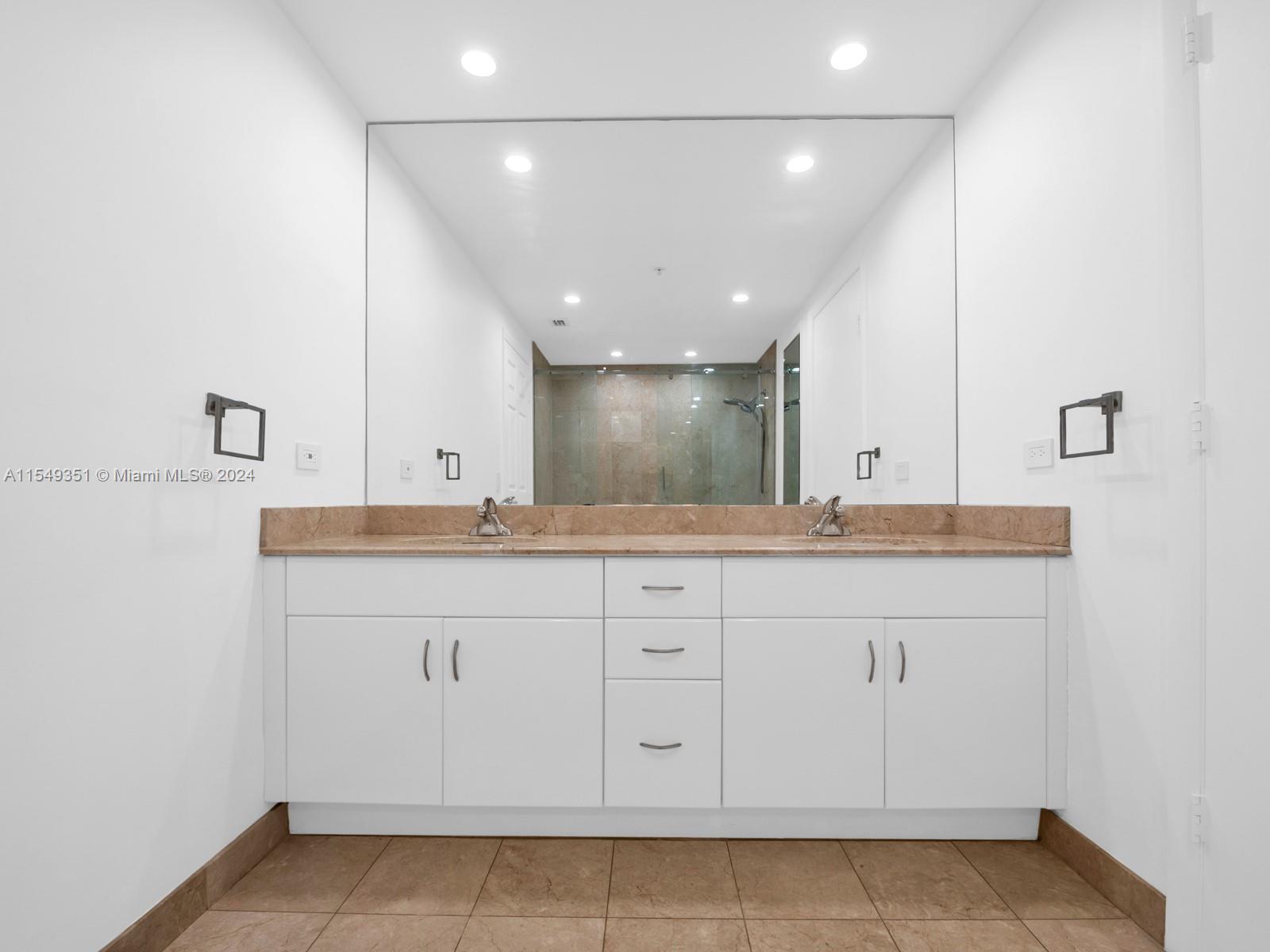 801 Brickell Key Blvd, Miami, FL, 33131 United States, 2 Bedrooms Bedrooms, ,2 BathroomsBathrooms,Residential,For Sale,Brickell Key Blvd,A11549351