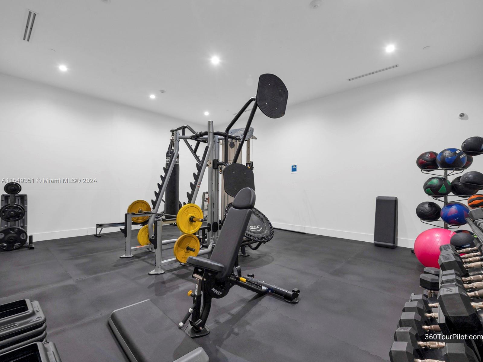801 Brickell Key Blvd, Miami, FL, 33131 United States, 2 Bedrooms Bedrooms, ,2 BathroomsBathrooms,Residential,For Sale,Brickell Key Blvd,A11549351