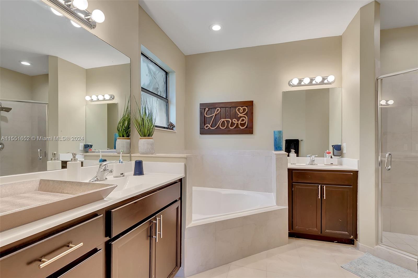 Homestead, FL, 33033 United States, 5 Bedrooms Bedrooms, ,2 BathroomsBathrooms,Residential,For Sale,A11551652