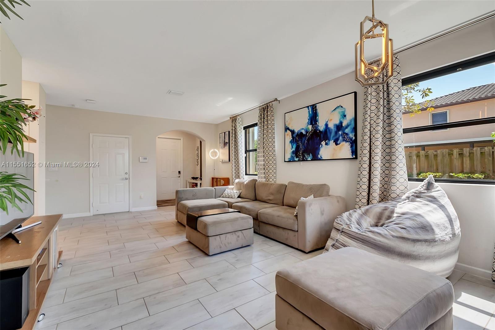 Homestead, FL, 33033 United States, 5 Bedrooms Bedrooms, ,2 BathroomsBathrooms,Residential,For Sale,A11551652