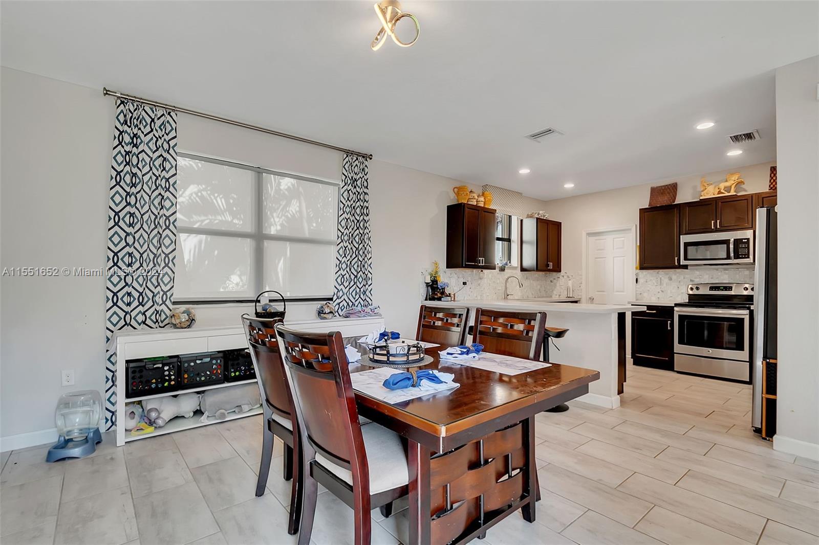 Homestead, FL, 33033 United States, 5 Bedrooms Bedrooms, ,2 BathroomsBathrooms,Residential,For Sale,A11551652