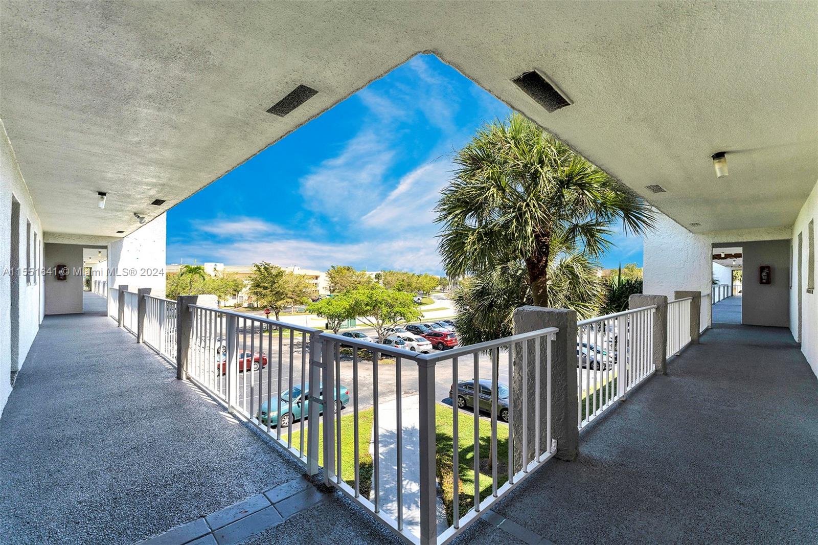 8515 Sunrise Lakes Blvd, Sunrise, FL, 33322 United States, 1 Bedroom Bedrooms, ,1 BathroomBathrooms,Residential,For Sale,Sunrise Lakes Blvd,A11551641