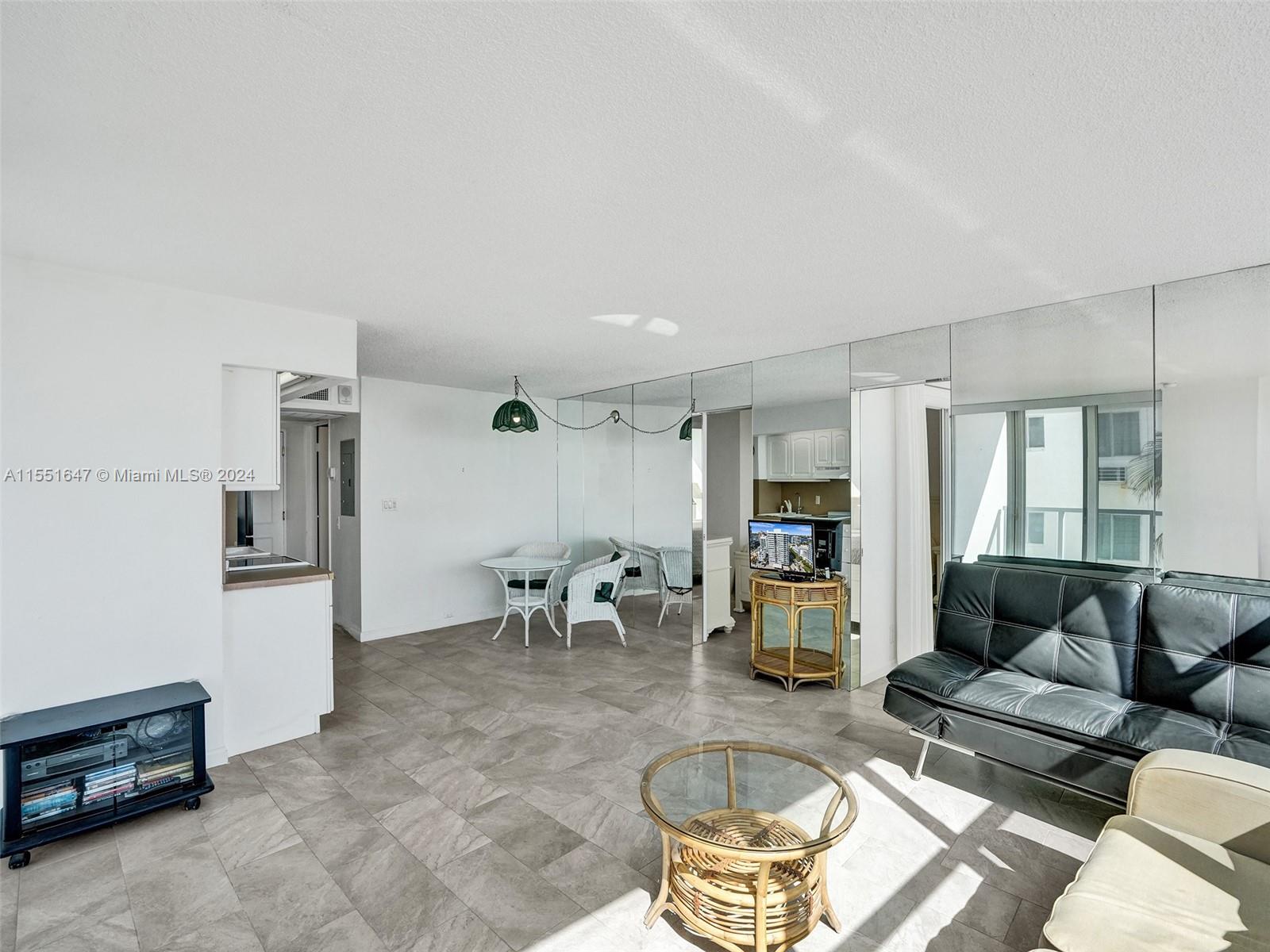 209 N Fort Lauderdale Beach Blvd 2E, Fort Lauderdale, Florida 33304, 1 Bedroom Bedrooms, ,2 BathroomsBathrooms,Residential,For Sale,209 N Fort Lauderdale Beach Blvd 2E,A11551647