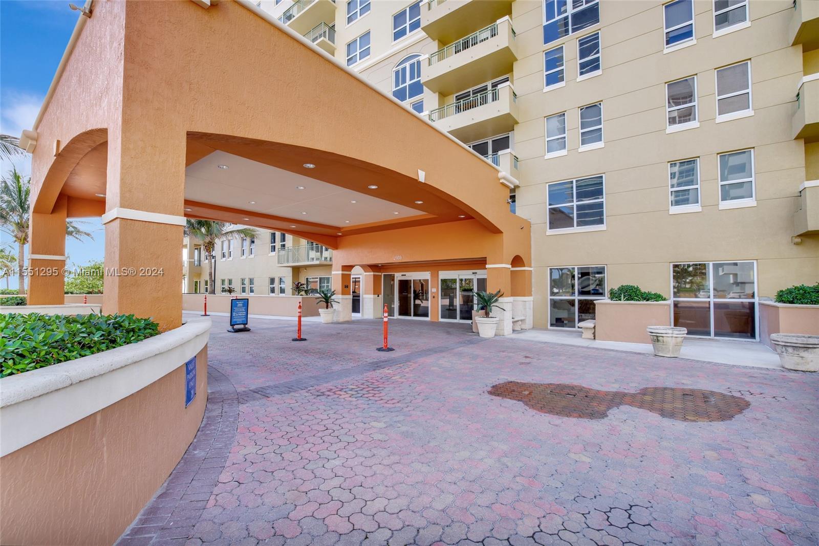 2080 S OCEAN DR 1102, Hallandale Beach, Florida 33009, 2 Bedrooms Bedrooms, ,2 BathroomsBathrooms,Residentiallease,For Rent,2080 S OCEAN DR 1102,A11551295