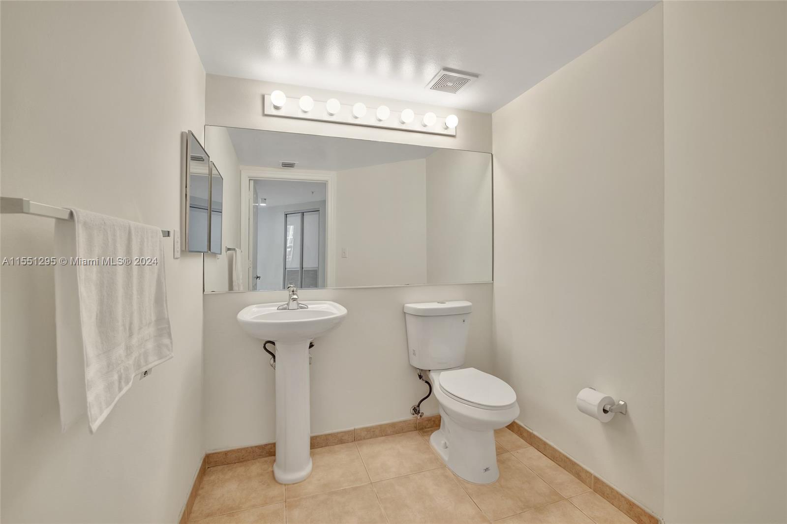 2080 S OCEAN DR 1102, Hallandale Beach, Florida 33009, 2 Bedrooms Bedrooms, ,2 BathroomsBathrooms,Residentiallease,For Rent,2080 S OCEAN DR 1102,A11551295