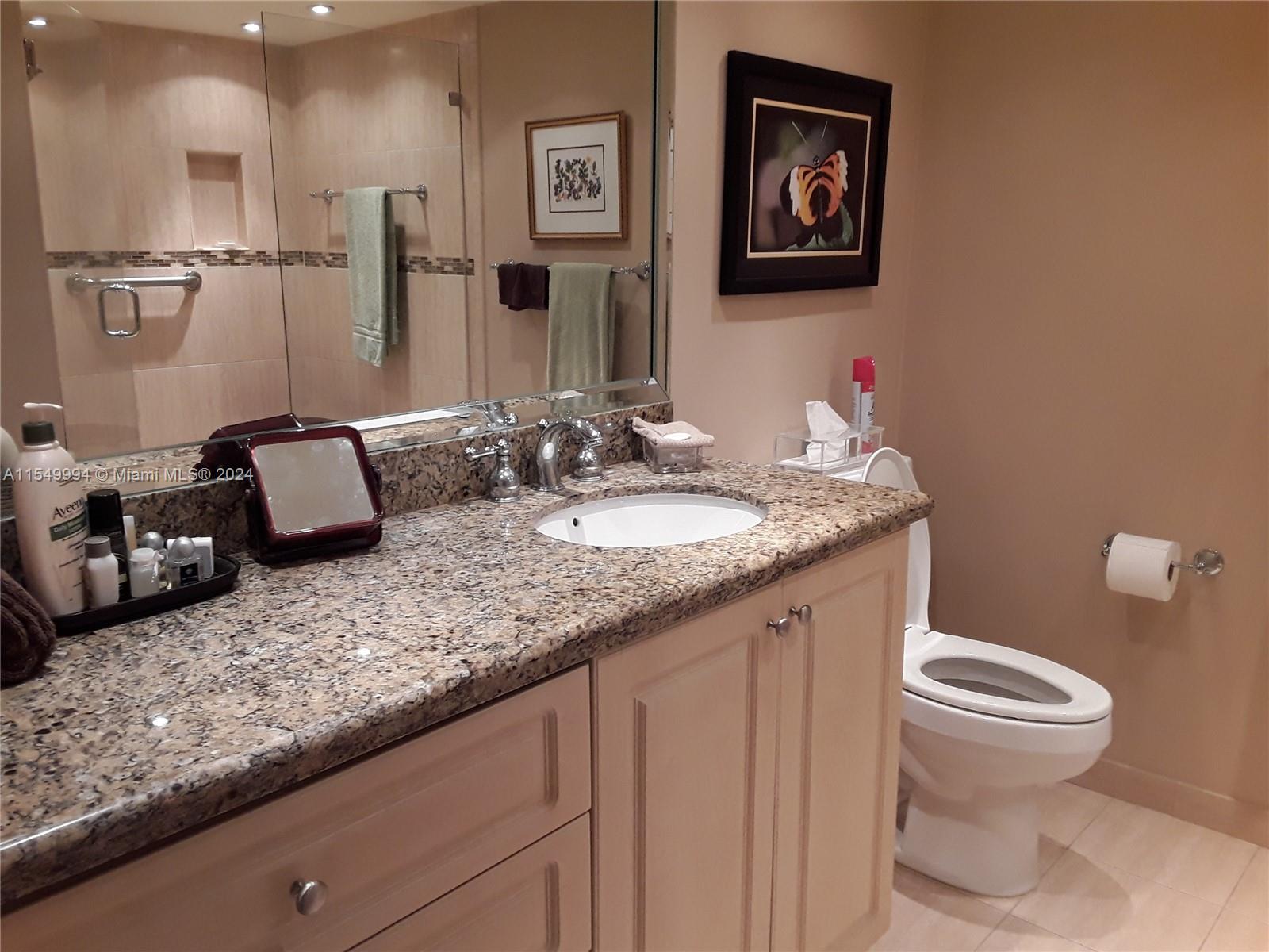 Master bath Walk in 
Shower