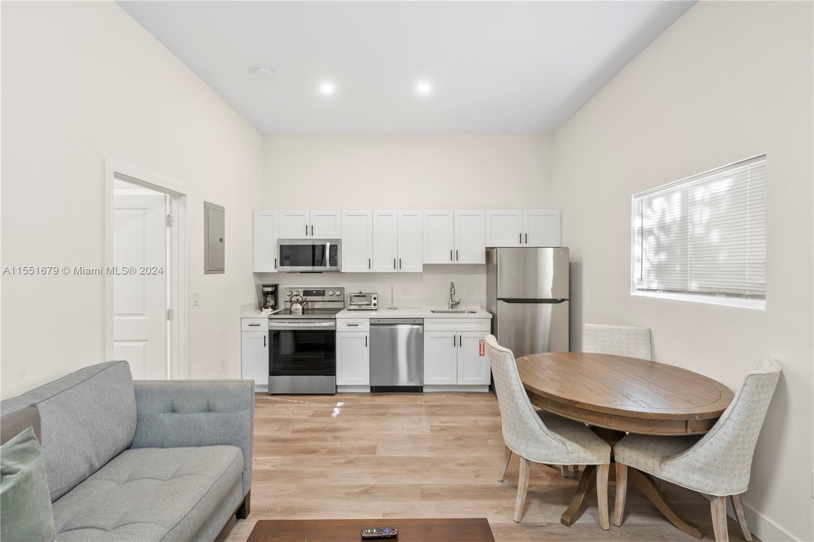 830 SE 14th St 3, Fort Lauderdale, Florida 33316, 1 Bedroom Bedrooms, ,1 BathroomBathrooms,Residentiallease,For Rent,830 SE 14th St 3,A11551679