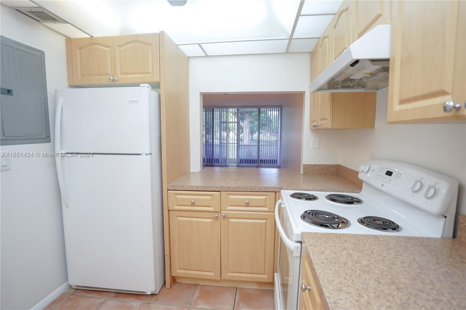 9481 Evergreen Pl 103, Davie, Florida 33324, 2 Bedrooms Bedrooms, ,2 BathroomsBathrooms,Residentiallease,For Rent,9481 Evergreen Pl 103,A11551424
