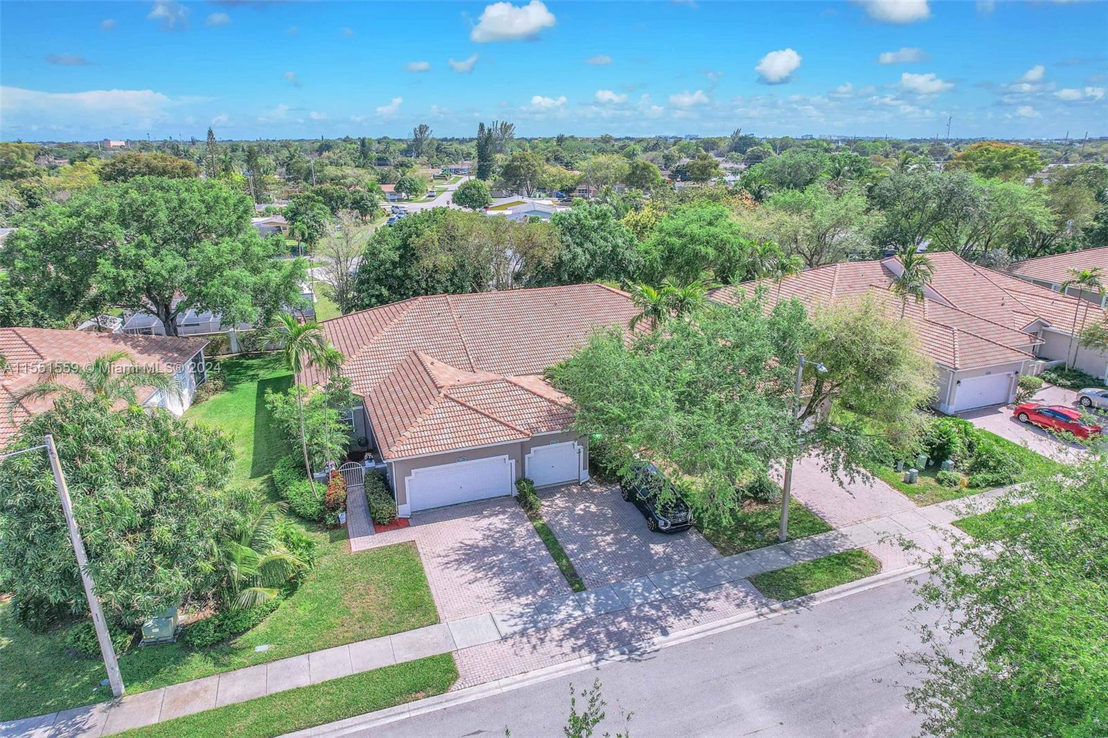 7700 Aragon Blvd Unit 1, Sunrise, FL, 33322 United States, 3 Bedrooms Bedrooms, ,2 BathroomsBathrooms,Residential,For Sale,Aragon Blvd Unit 1,A11551559