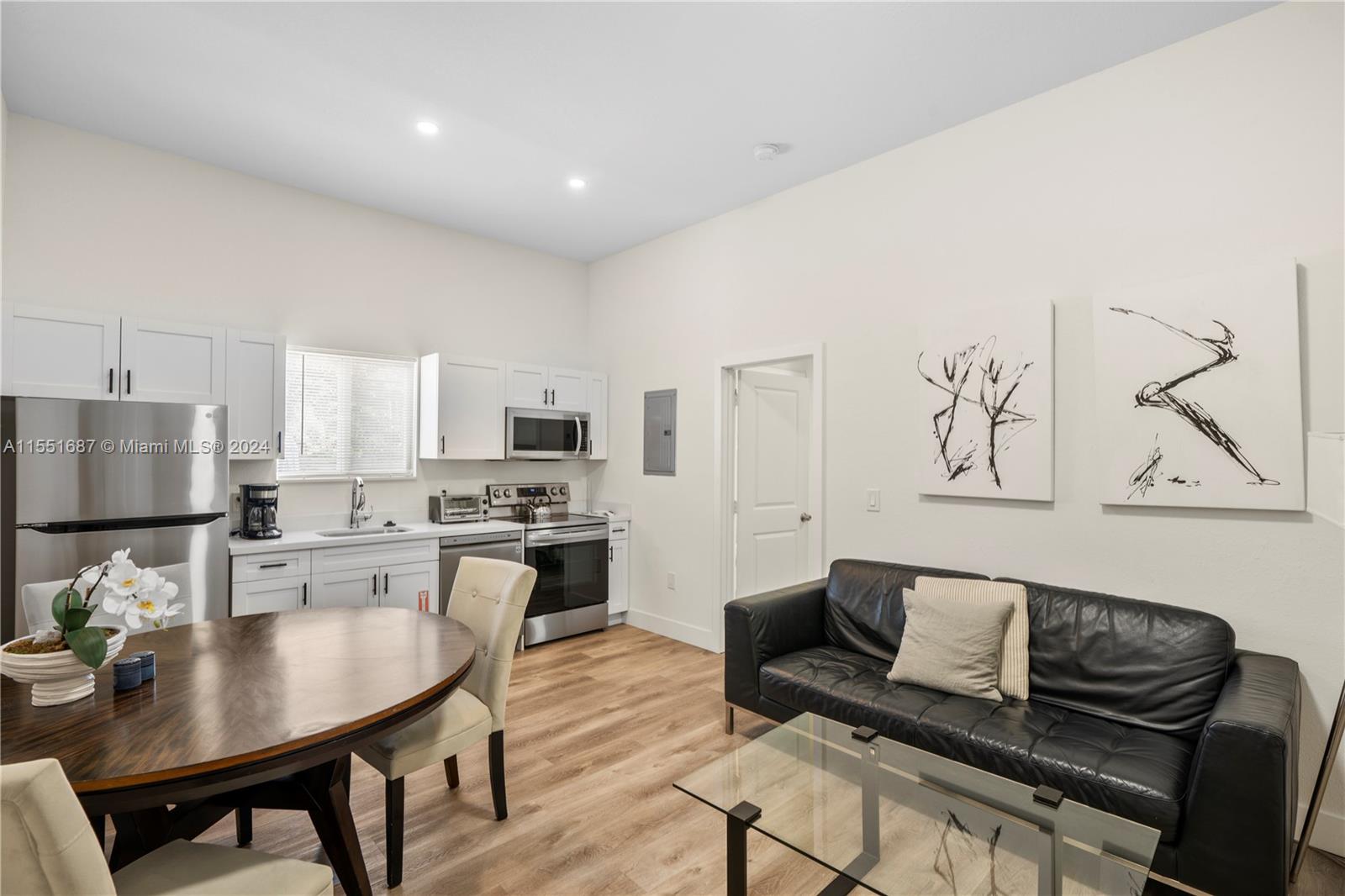 830 SE 14th St 4, Fort Lauderdale, Florida 33316, 1 Bedroom Bedrooms, ,1 BathroomBathrooms,Residentiallease,For Rent,830 SE 14th St 4,A11551687