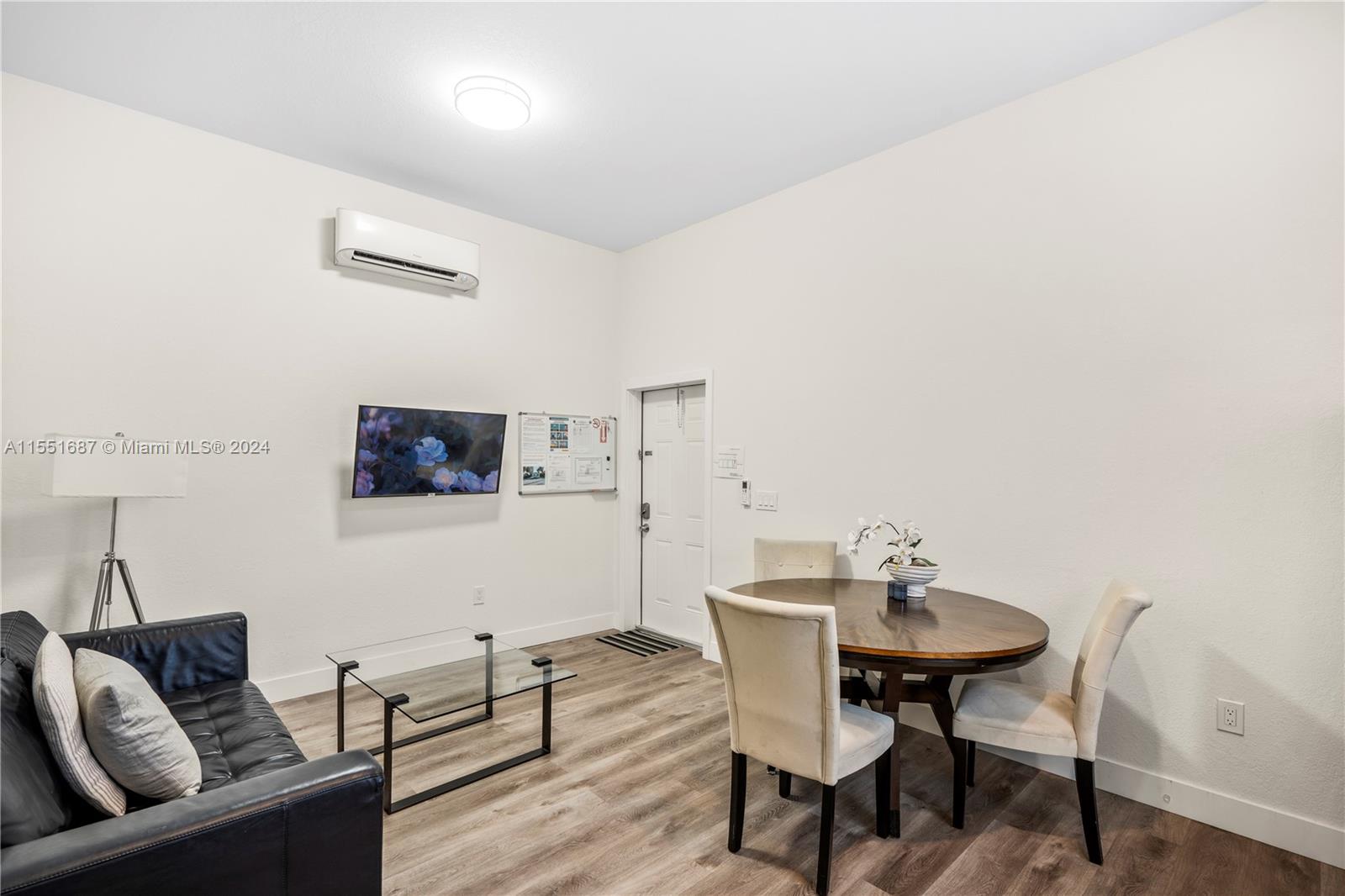 830 SE 14th St 4, Fort Lauderdale, Florida 33316, 1 Bedroom Bedrooms, ,1 BathroomBathrooms,Residentiallease,For Rent,830 SE 14th St 4,A11551687