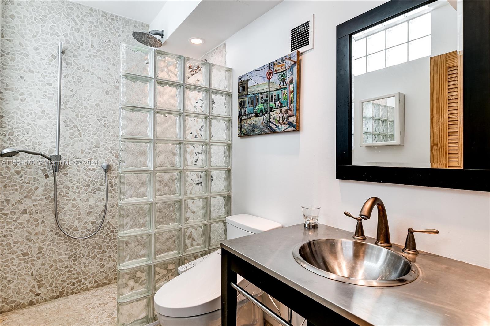 BATHROOM 2