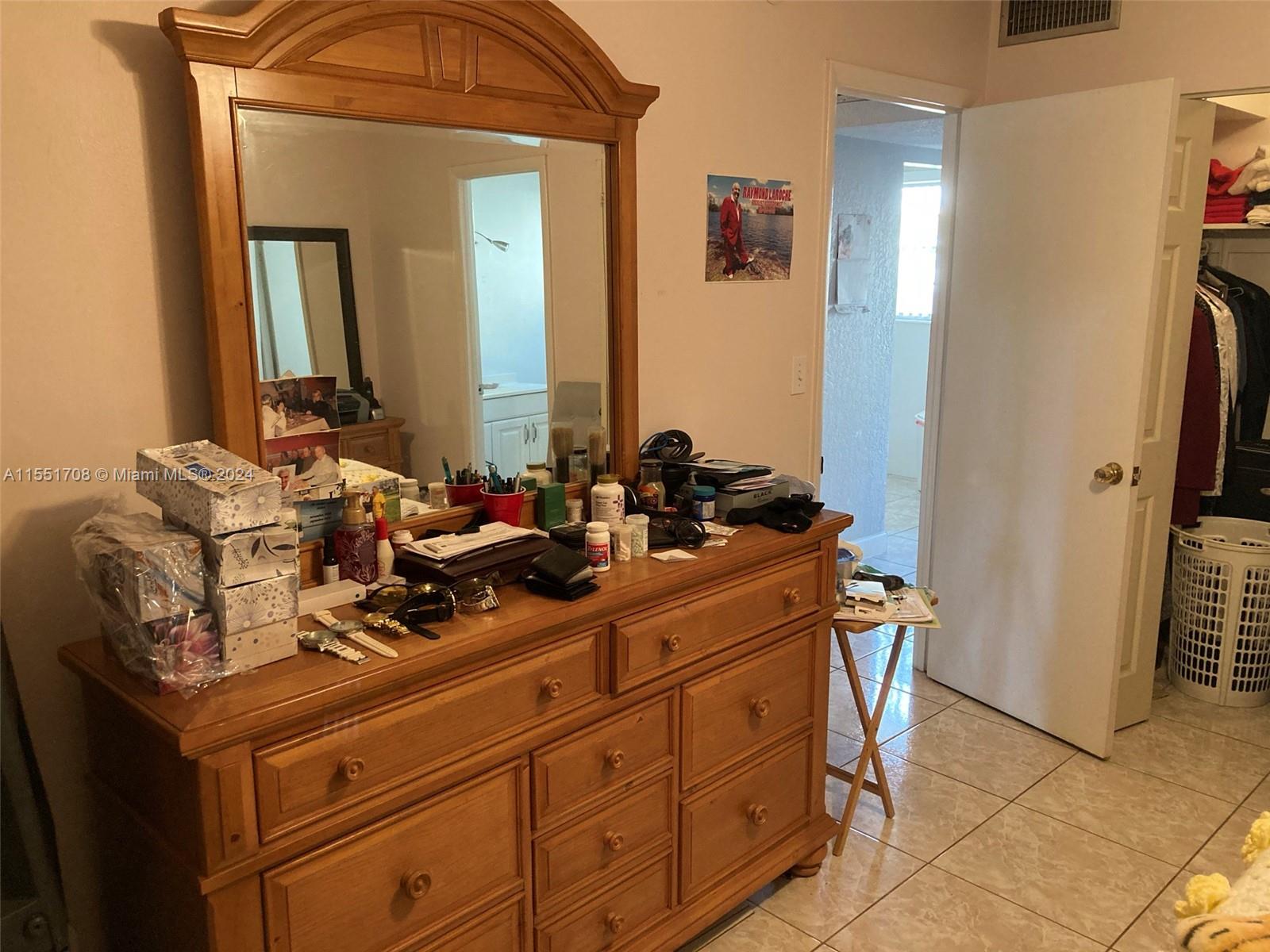5111 Oakland Park Blvd, Lauderdale Lakes, FL, 33313 United States, 1 Bedroom Bedrooms, ,1 BathroomBathrooms,Residential,For Sale,Oakland Park Blvd,A11551708