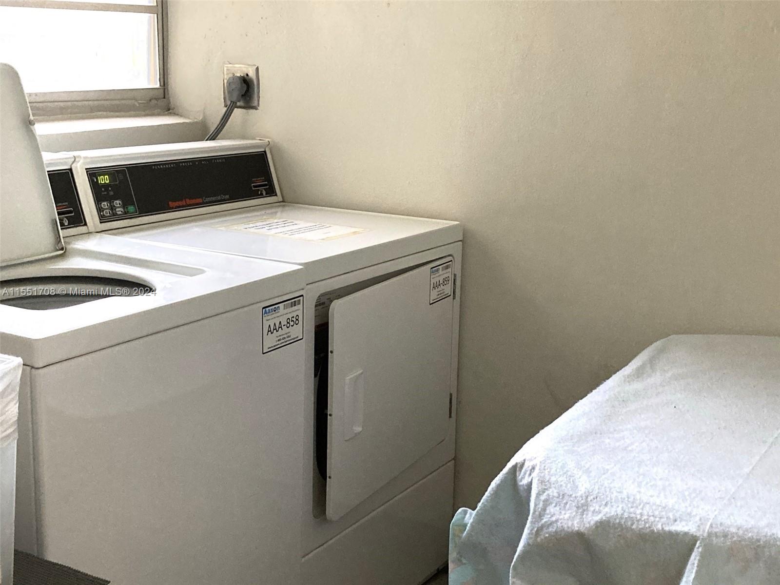 5111 Oakland Park Blvd, Lauderdale Lakes, FL, 33313 United States, 1 Bedroom Bedrooms, ,1 BathroomBathrooms,Residential,For Sale,Oakland Park Blvd,A11551708