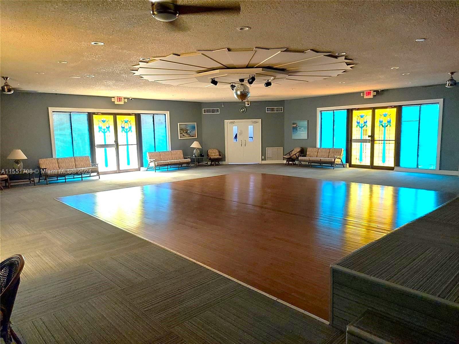 5111 Oakland Park Blvd, Lauderdale Lakes, FL, 33313 United States, 1 Bedroom Bedrooms, ,1 BathroomBathrooms,Residential,For Sale,Oakland Park Blvd,A11551708