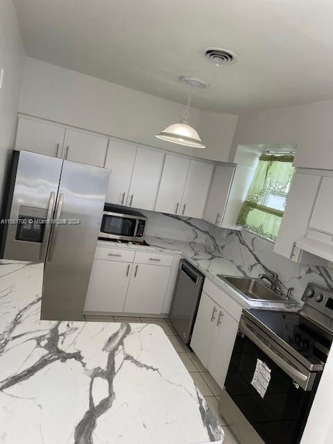 4566 W 6th Ave, Hialeah, Florida 33012, 3 Bedrooms Bedrooms, ,1 BathroomBathrooms,Residentiallease,For Rent,4566 W 6th Ave,A11551700