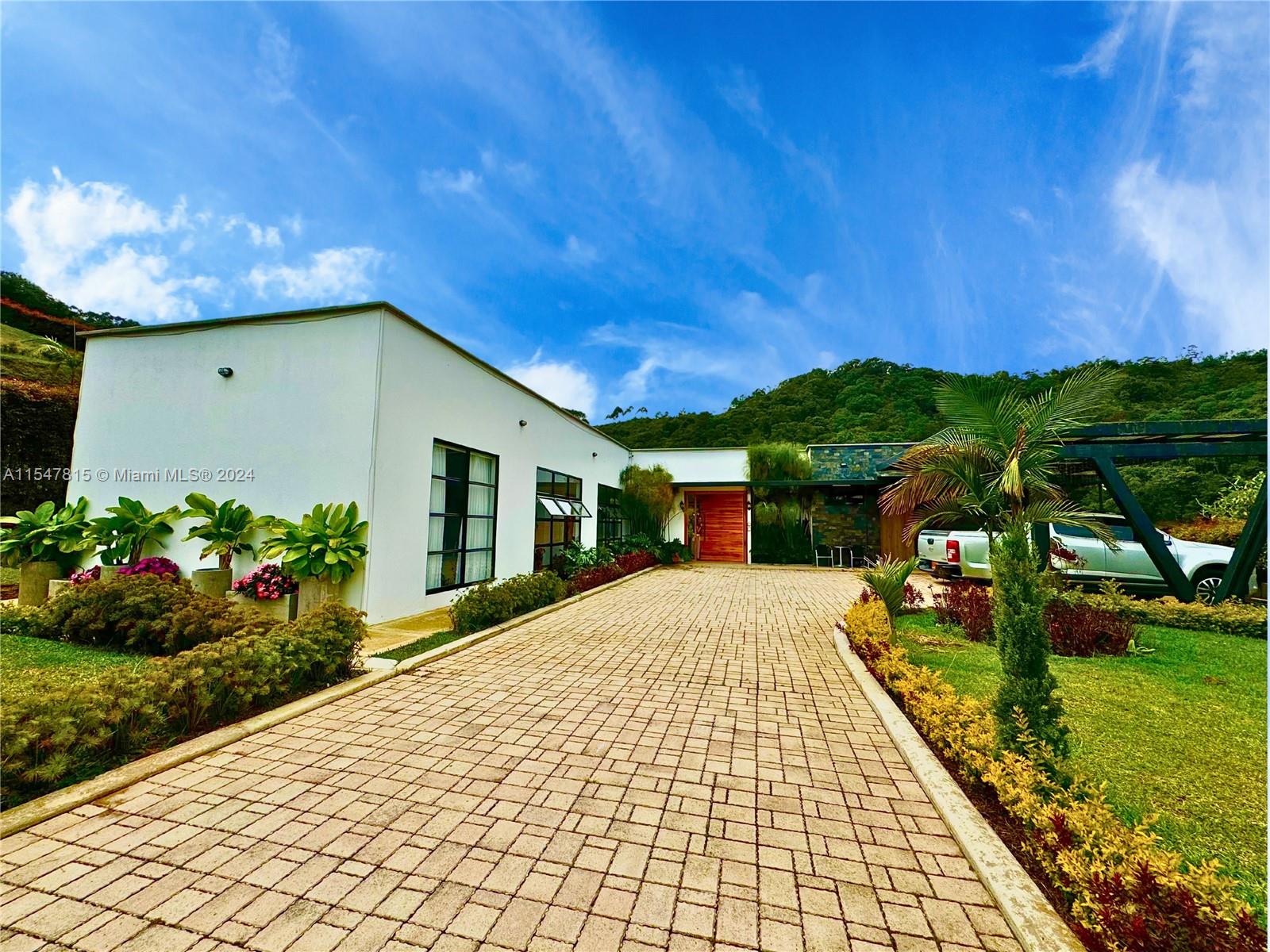 Kilometro 31 El Chuscal, FL, CO, 5 Bedrooms Bedrooms, ,5 BathroomsBathrooms,Residential,For Sale,El Chuscal,A11547815