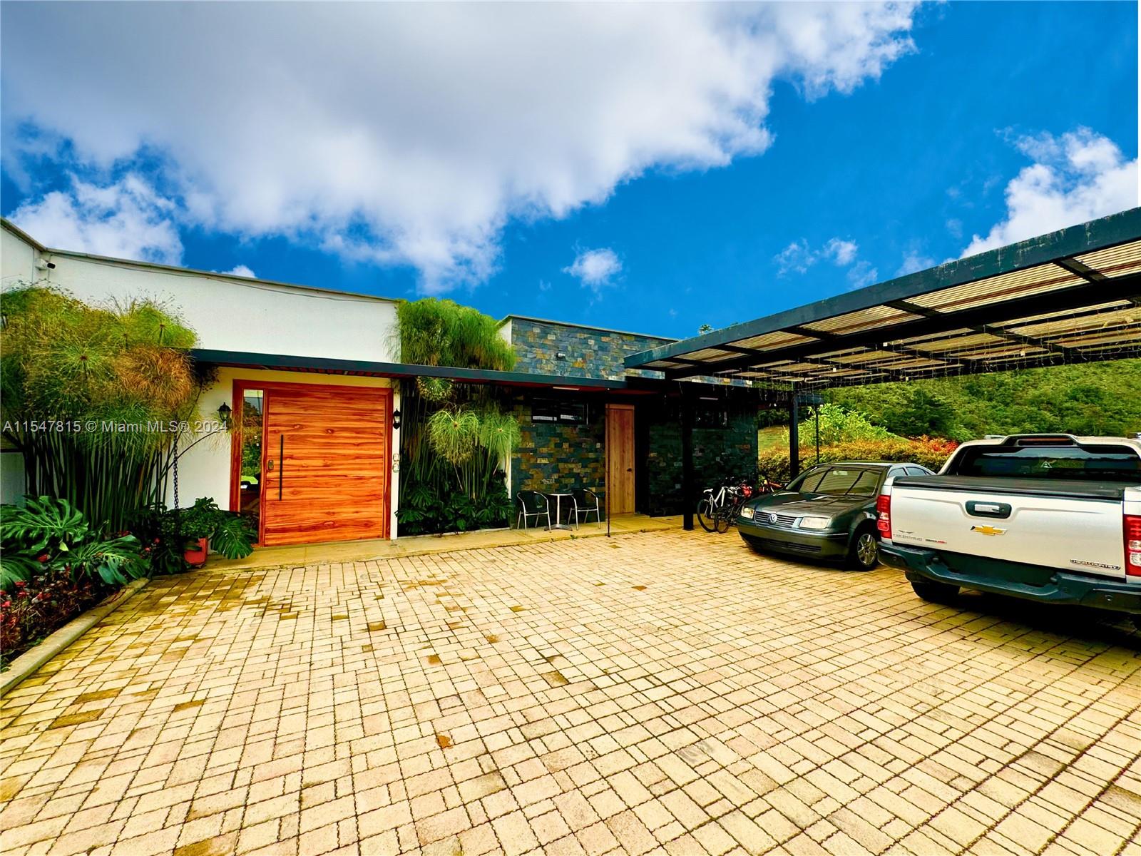 Kilometro 31 El Chuscal, FL, CO, 5 Bedrooms Bedrooms, ,5 BathroomsBathrooms,Residential,For Sale,El Chuscal,A11547815