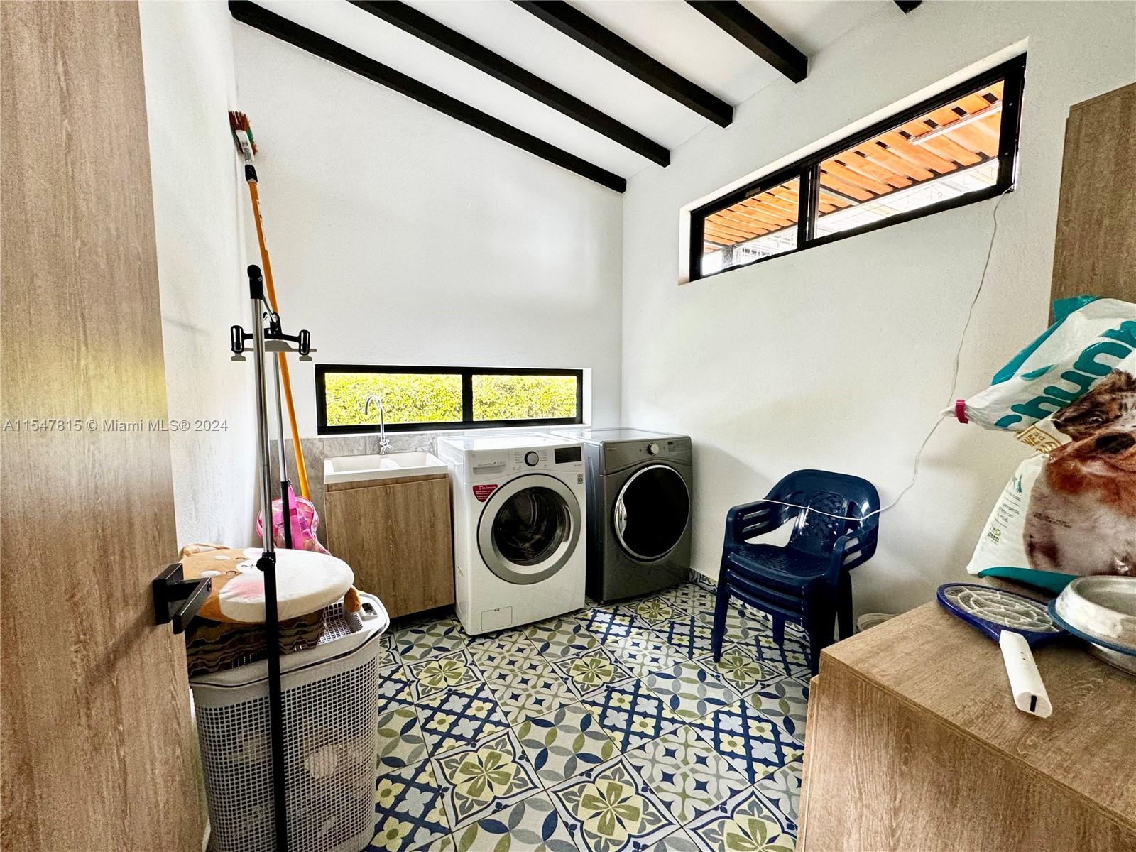Kilometro 31 El Chuscal, FL, CO, 5 Bedrooms Bedrooms, ,5 BathroomsBathrooms,Residential,For Sale,El Chuscal,A11547815