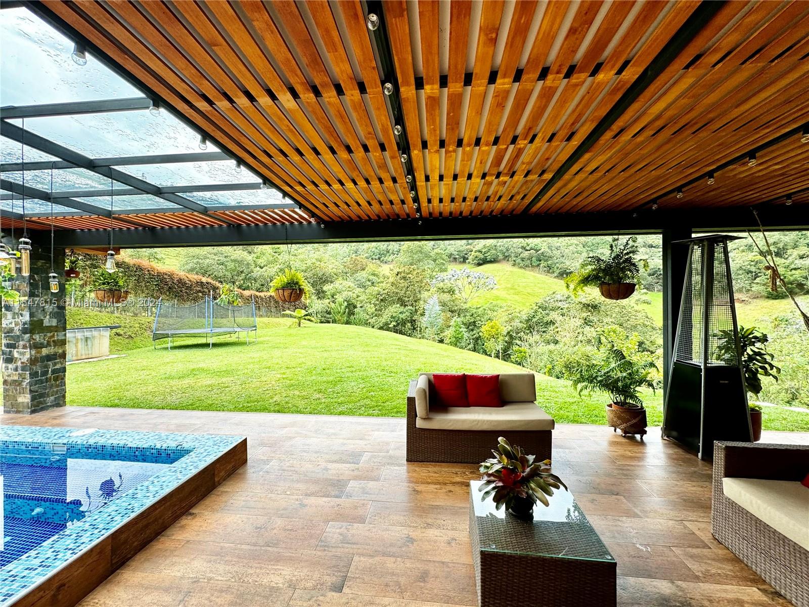 Kilometro 31 El Chuscal, FL, CO, 5 Bedrooms Bedrooms, ,5 BathroomsBathrooms,Residential,For Sale,El Chuscal,A11547815