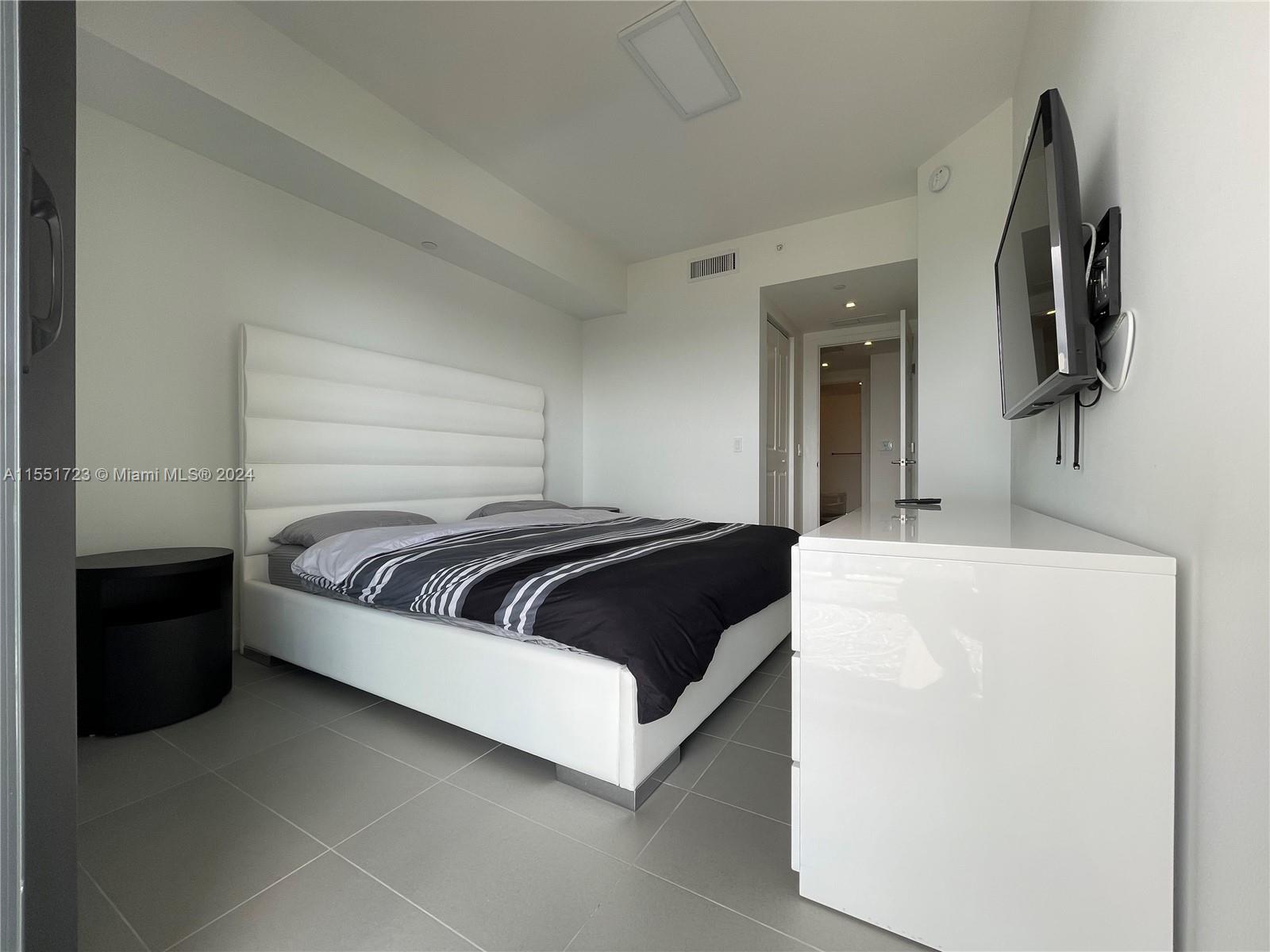 1600 NE 1st Ave 3415, Miami, Florida 33132, 1 Bedroom Bedrooms, ,1 BathroomBathrooms,Residentiallease,For Rent,1600 NE 1st Ave 3415,A11551723