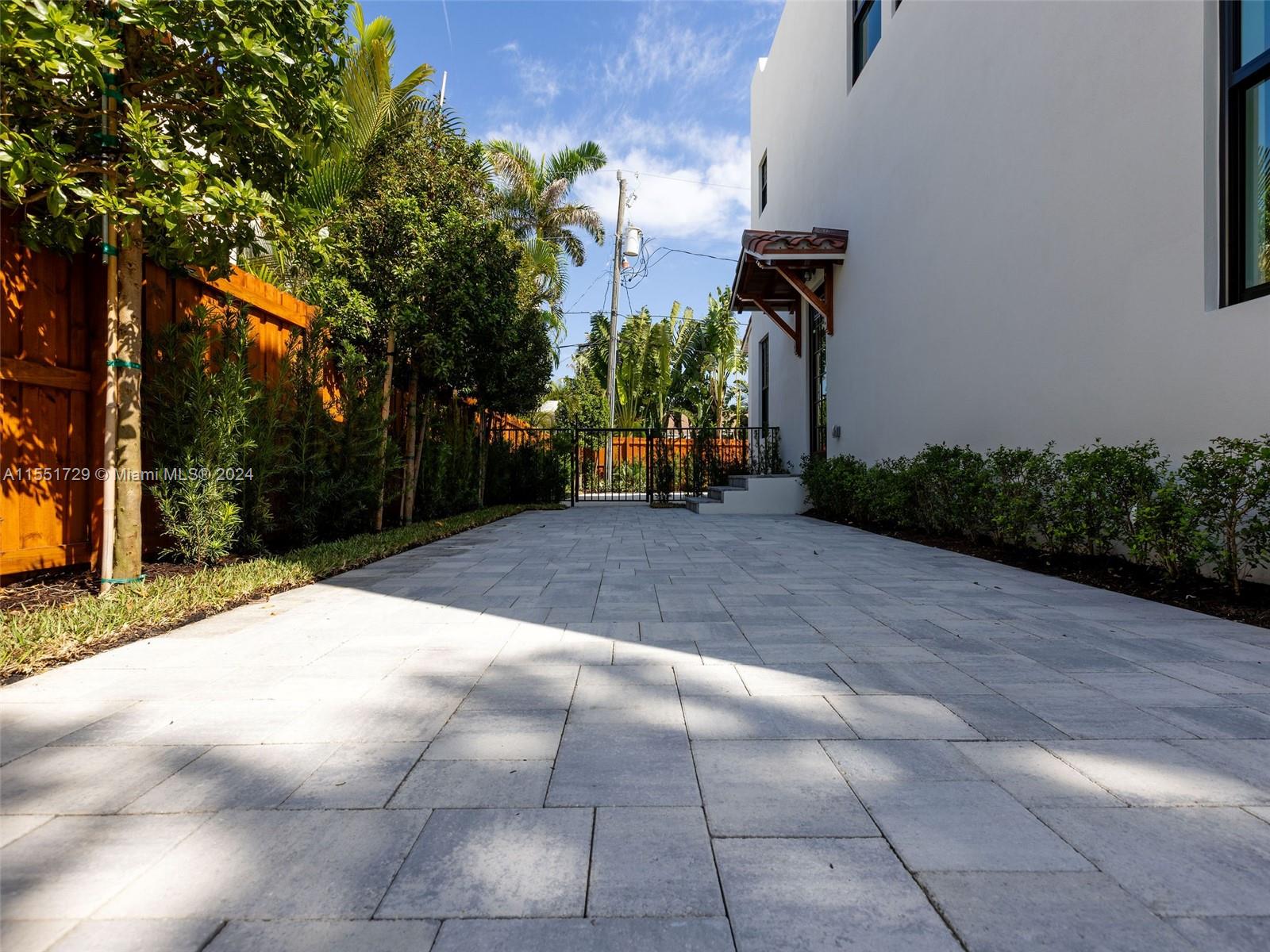 West Palm Beach, FL, 33401 United States, 3 Bedrooms Bedrooms, ,2 BathroomsBathrooms,Residential,For Sale,A11551729