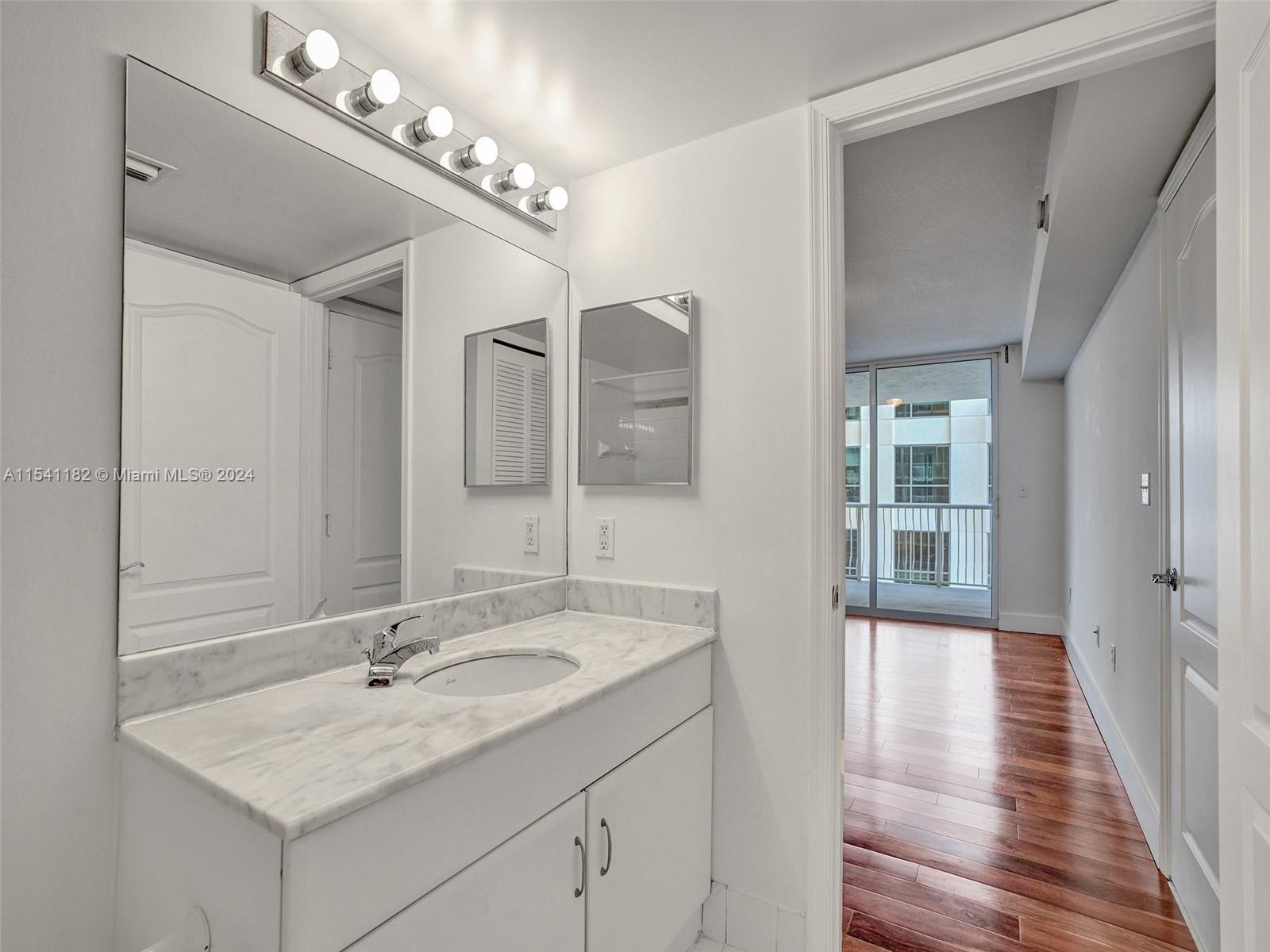 1200 Brickell Bay Dr, Miami, FL, 33131 United States, 1 Bedroom Bedrooms, ,1 BathroomBathrooms,Residential,For Sale,Brickell Bay Dr,A11541182