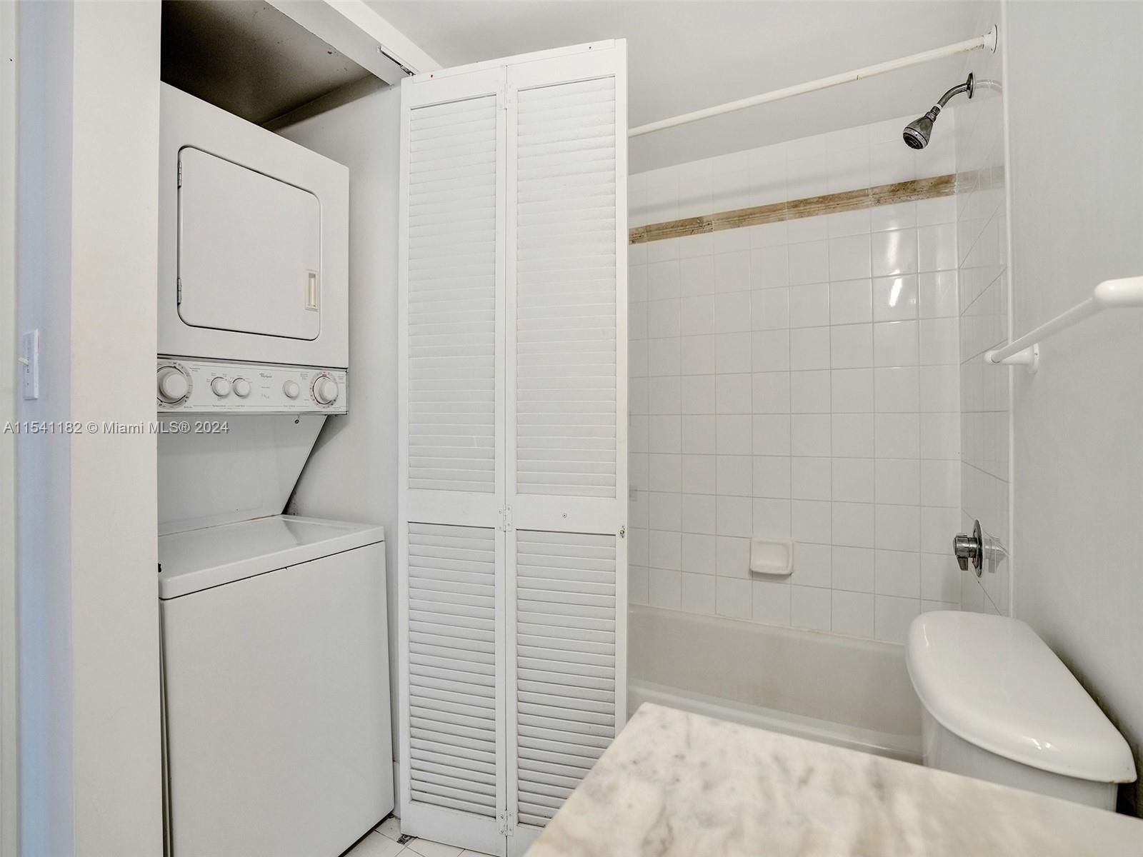 1200 Brickell Bay Dr, Miami, FL, 33131 United States, 1 Bedroom Bedrooms, ,1 BathroomBathrooms,Residential,For Sale,Brickell Bay Dr,A11541182