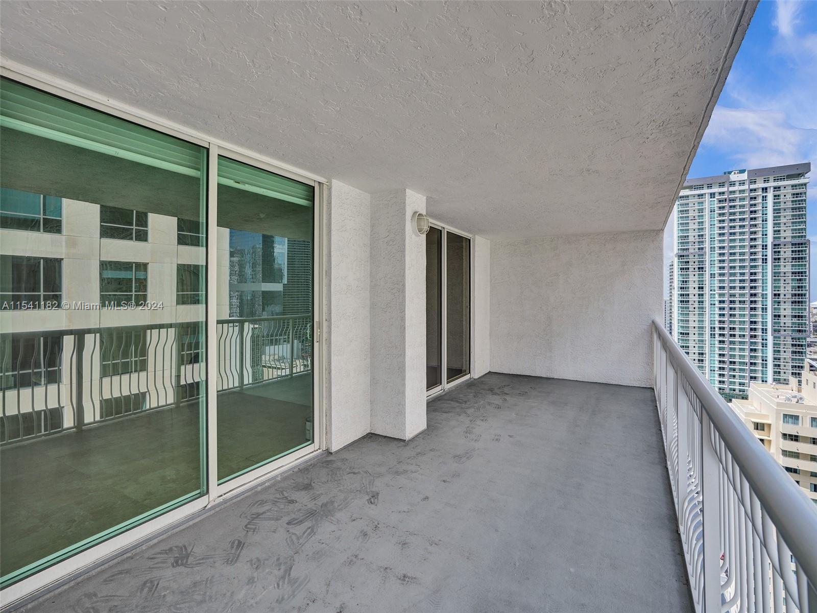 1200 Brickell Bay Dr, Miami, FL, 33131 United States, 1 Bedroom Bedrooms, ,1 BathroomBathrooms,Residential,For Sale,Brickell Bay Dr,A11541182