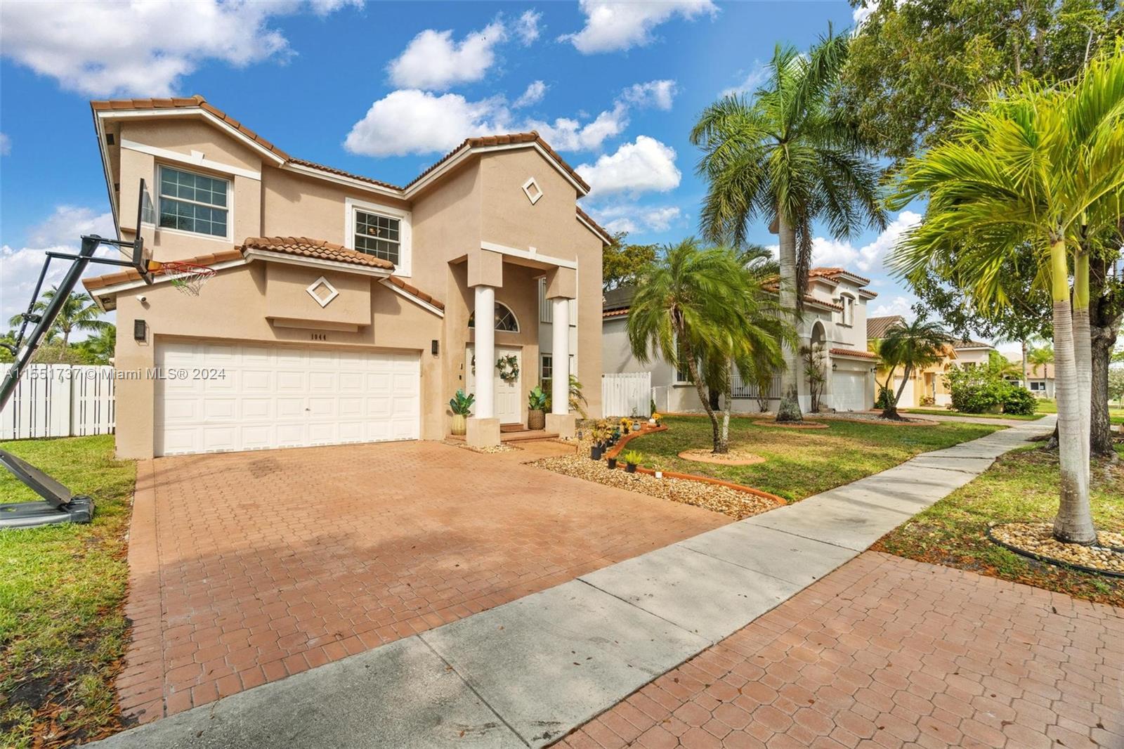 1044 NW 184th Way, Pembroke Pines, FL 33029