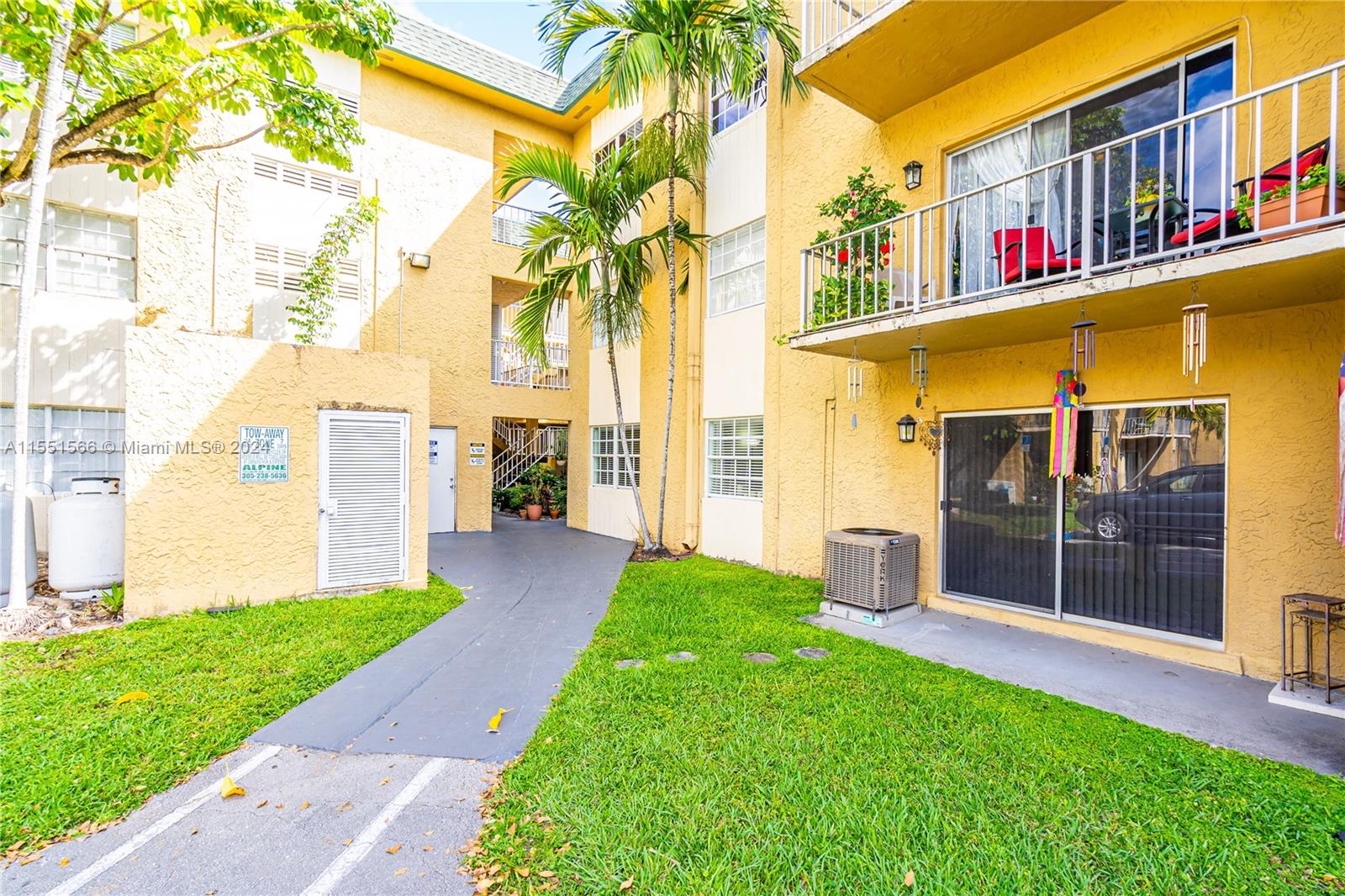 5400 77th Ct, Miami, FL, 33155 United States, 2 Bedrooms Bedrooms, ,1 BathroomBathrooms,Residential,For Sale,77th Ct,A11551566