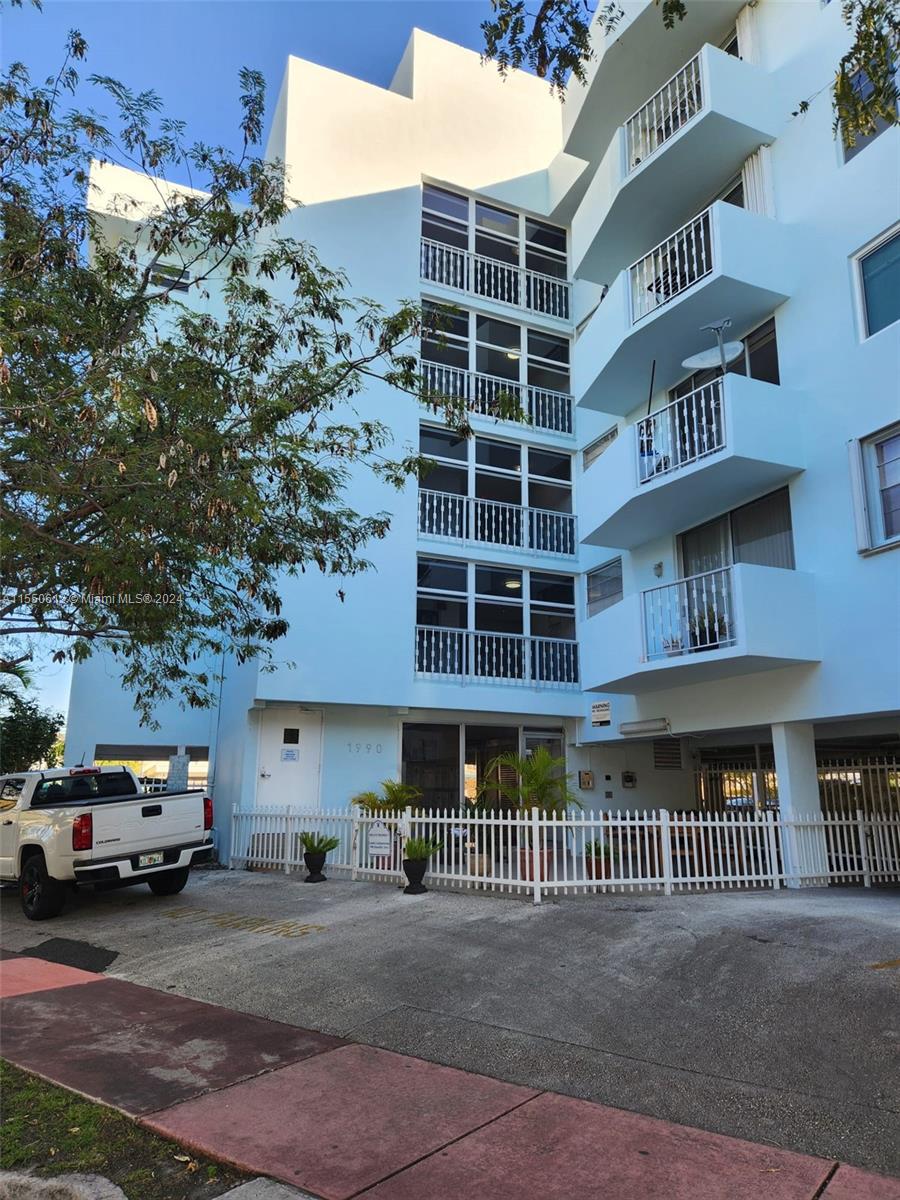 1990 Marseille Dr 201, Miami Beach, Florida 33141, 1 Bedroom Bedrooms, ,1 BathroomBathrooms,Residential,For Sale,1990 Marseille Dr 201,A11550612